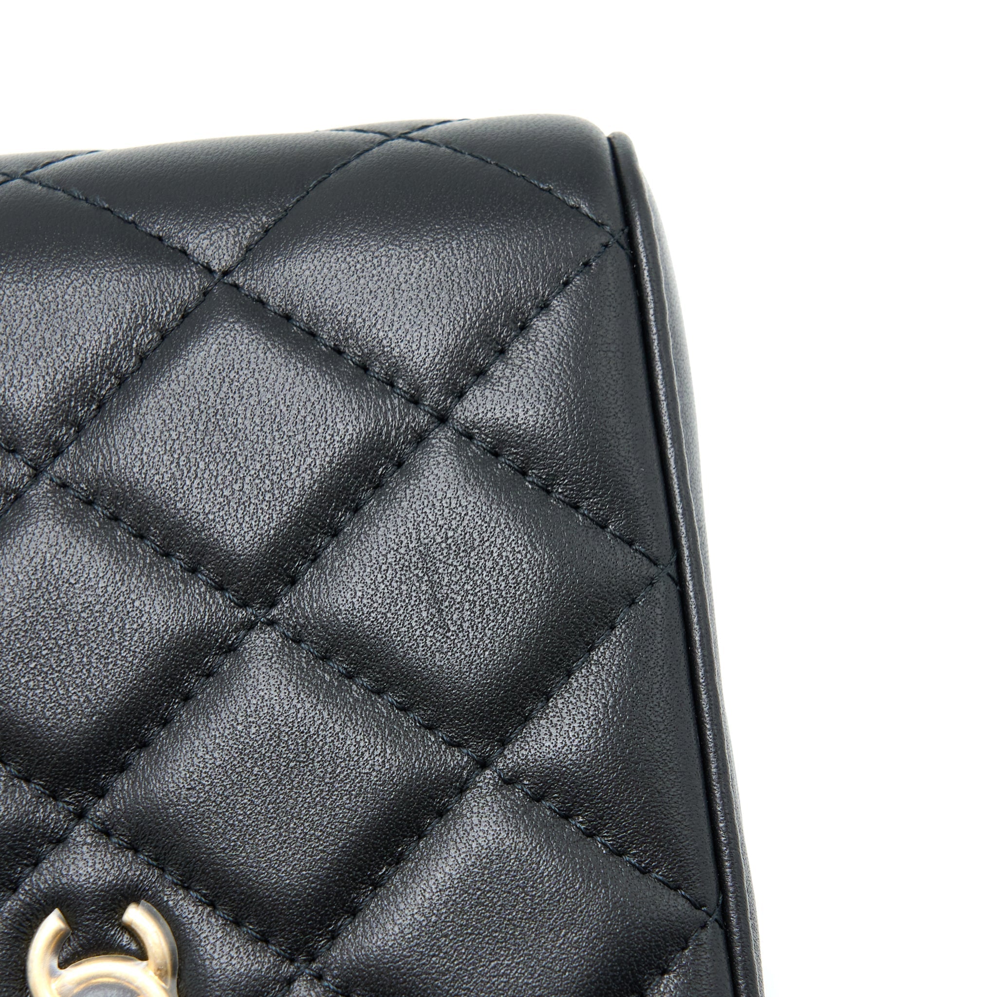 chanel-pearl-crush-long-vanity-lambskin-black-brushed-ghwmicrochip