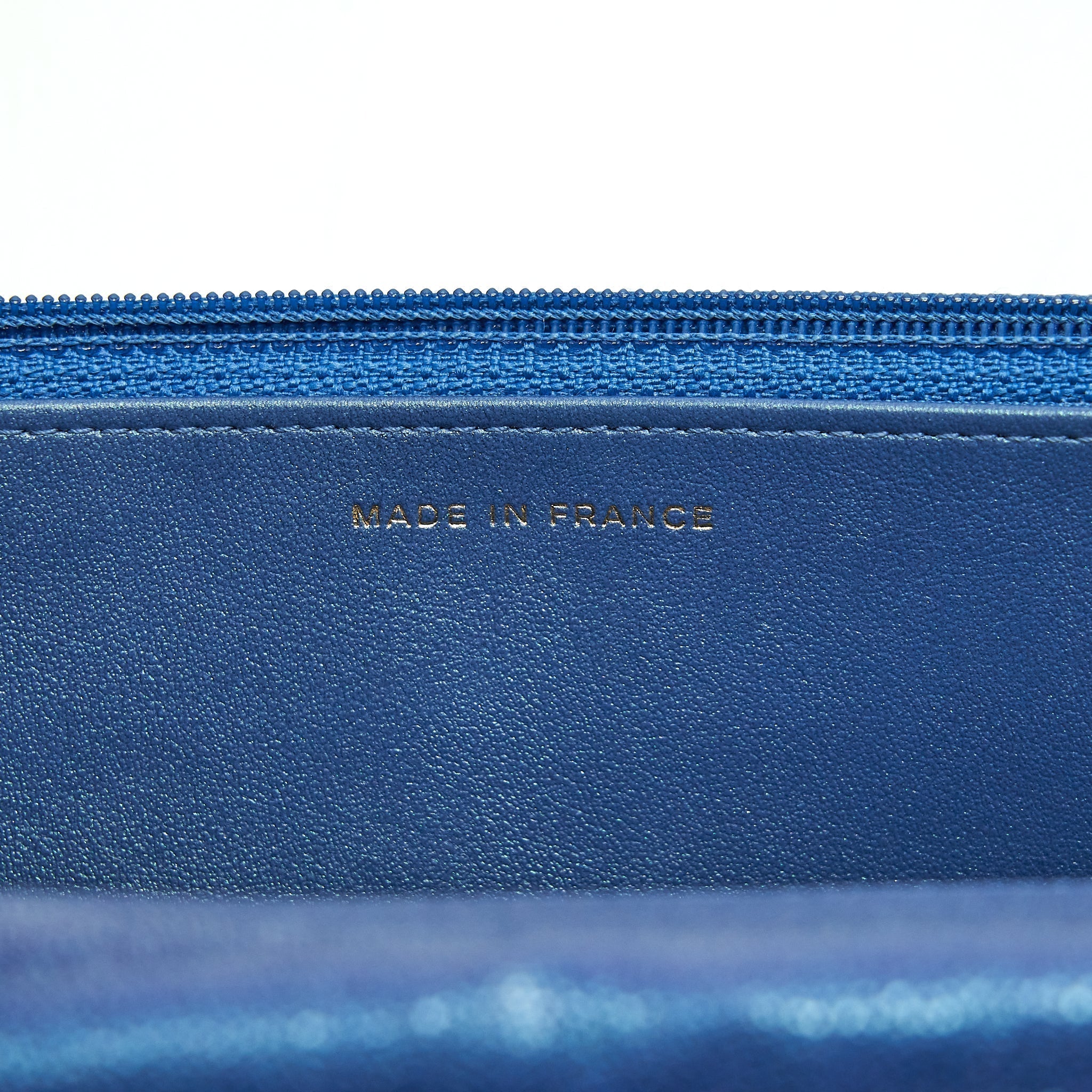 chanel-classic-wallet-on-chain-caviar-iridescent-blue-lghw