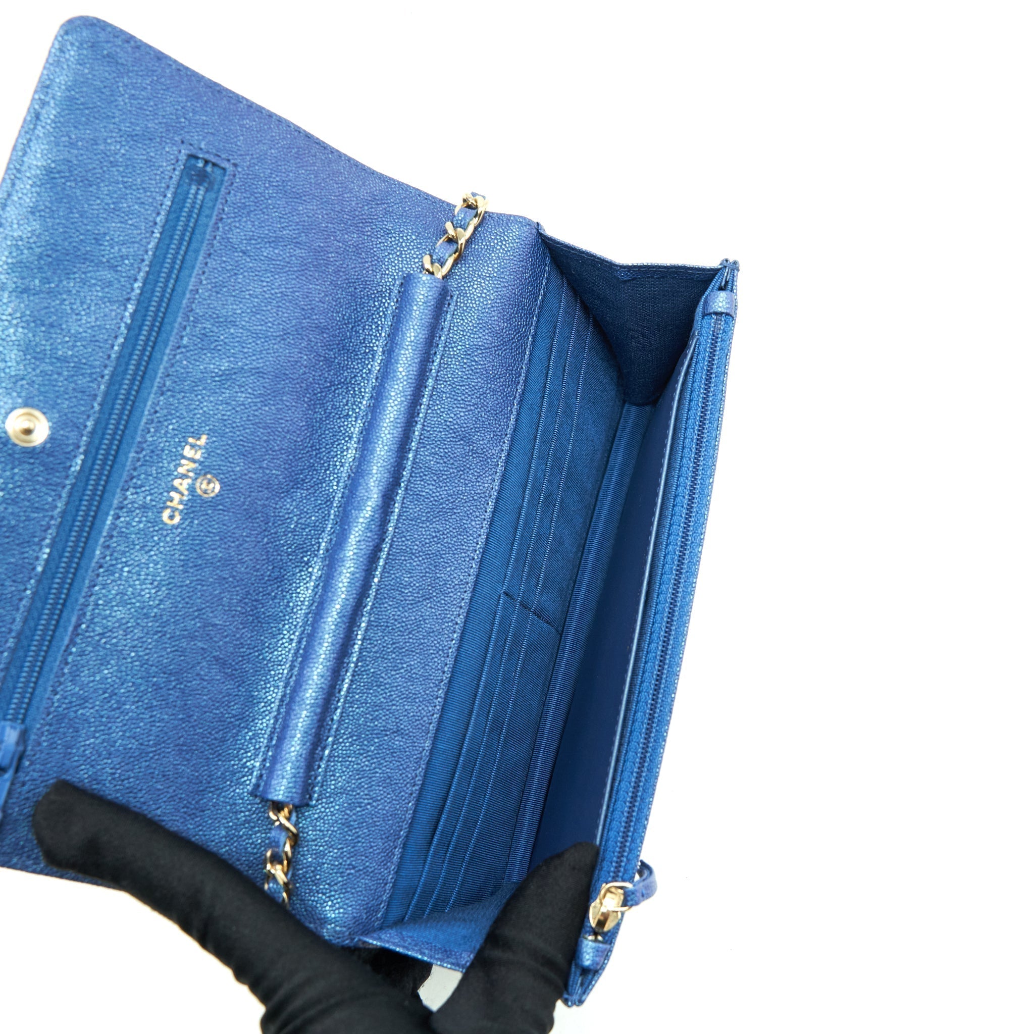chanel-classic-wallet-on-chain-caviar-iridescent-blue-lghw