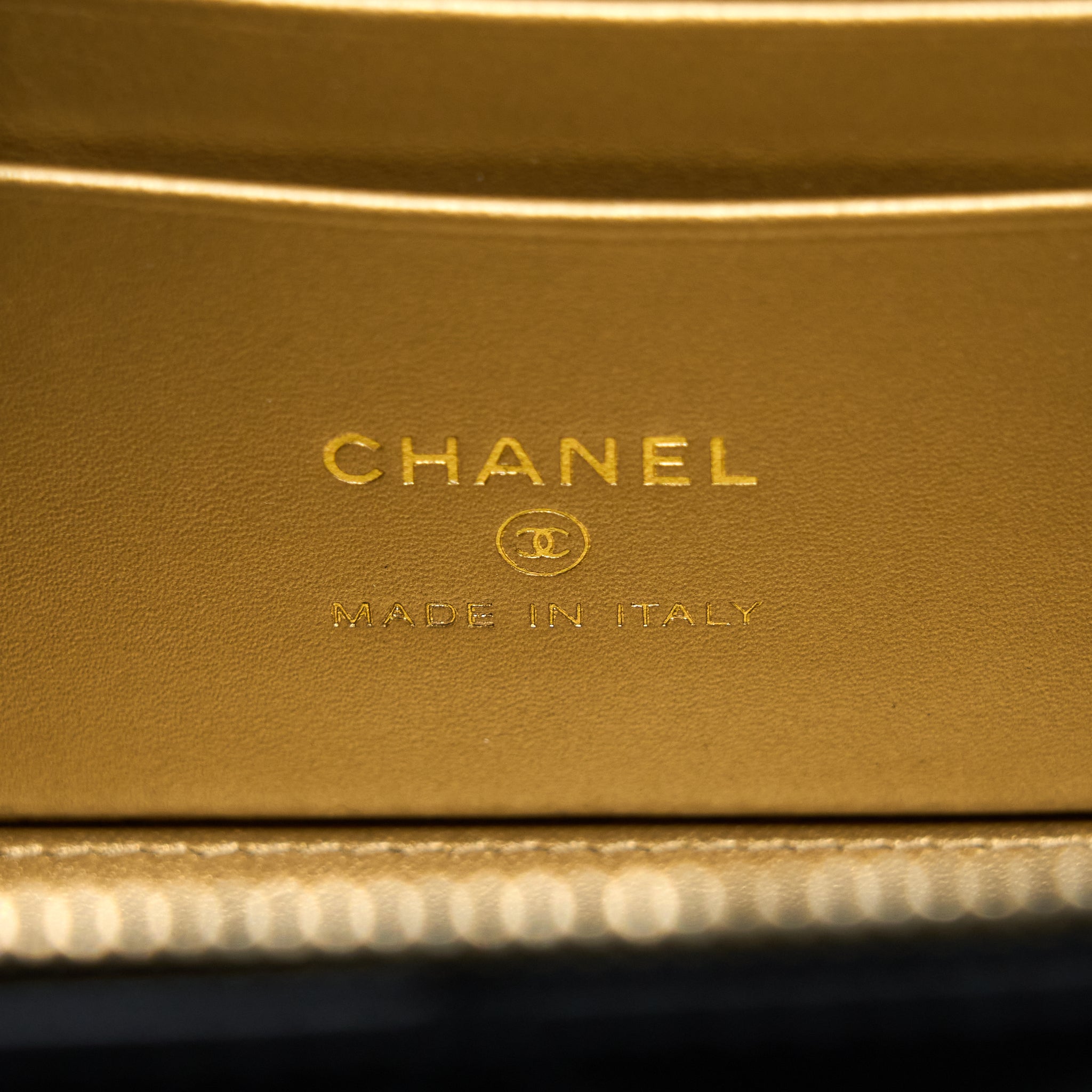 chanel-pearl-crush-long-vanity-lambskin-black-brushed-ghwmicrochip