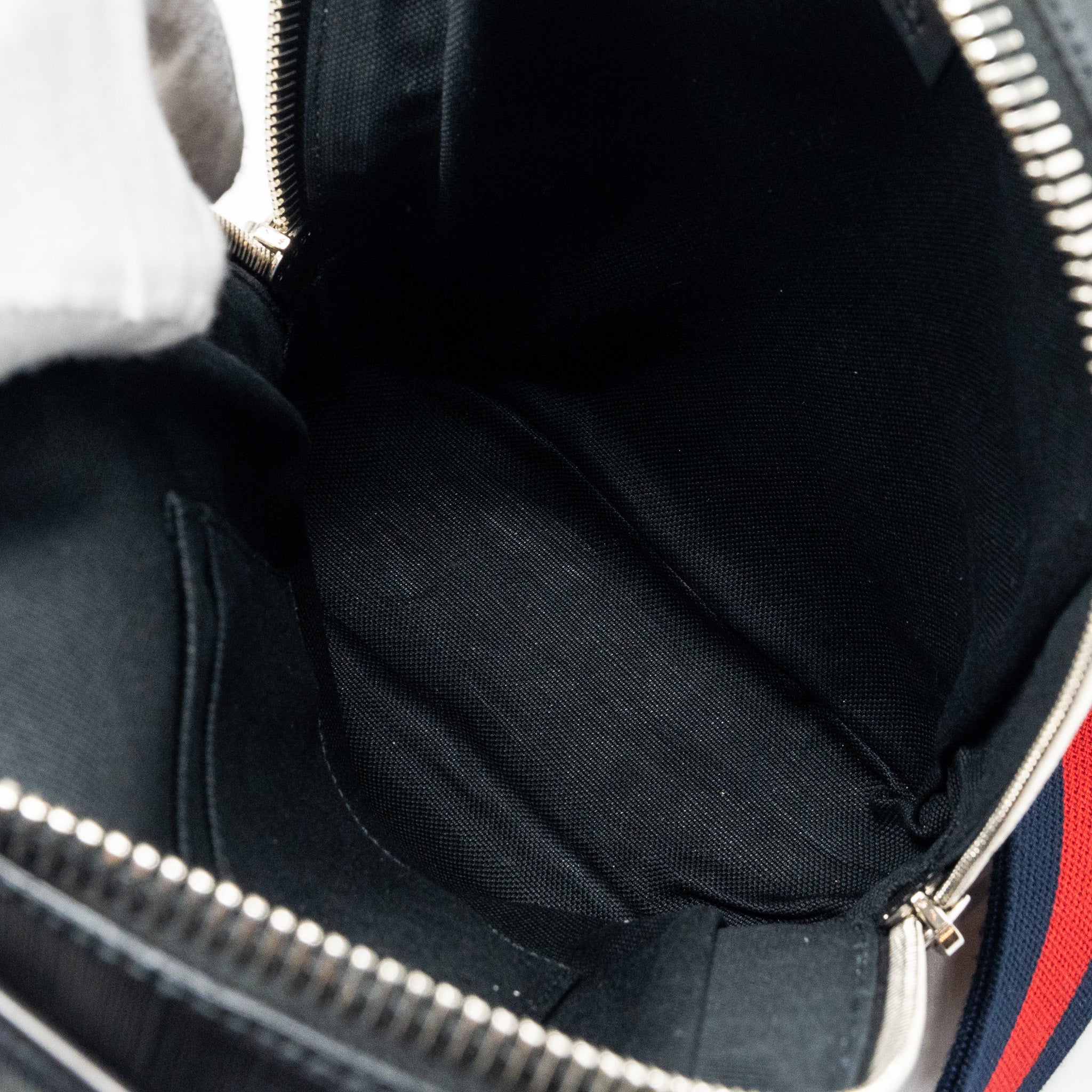 gucci-gg-black-sling-backpack-gg-supreme-canvas-black-shw