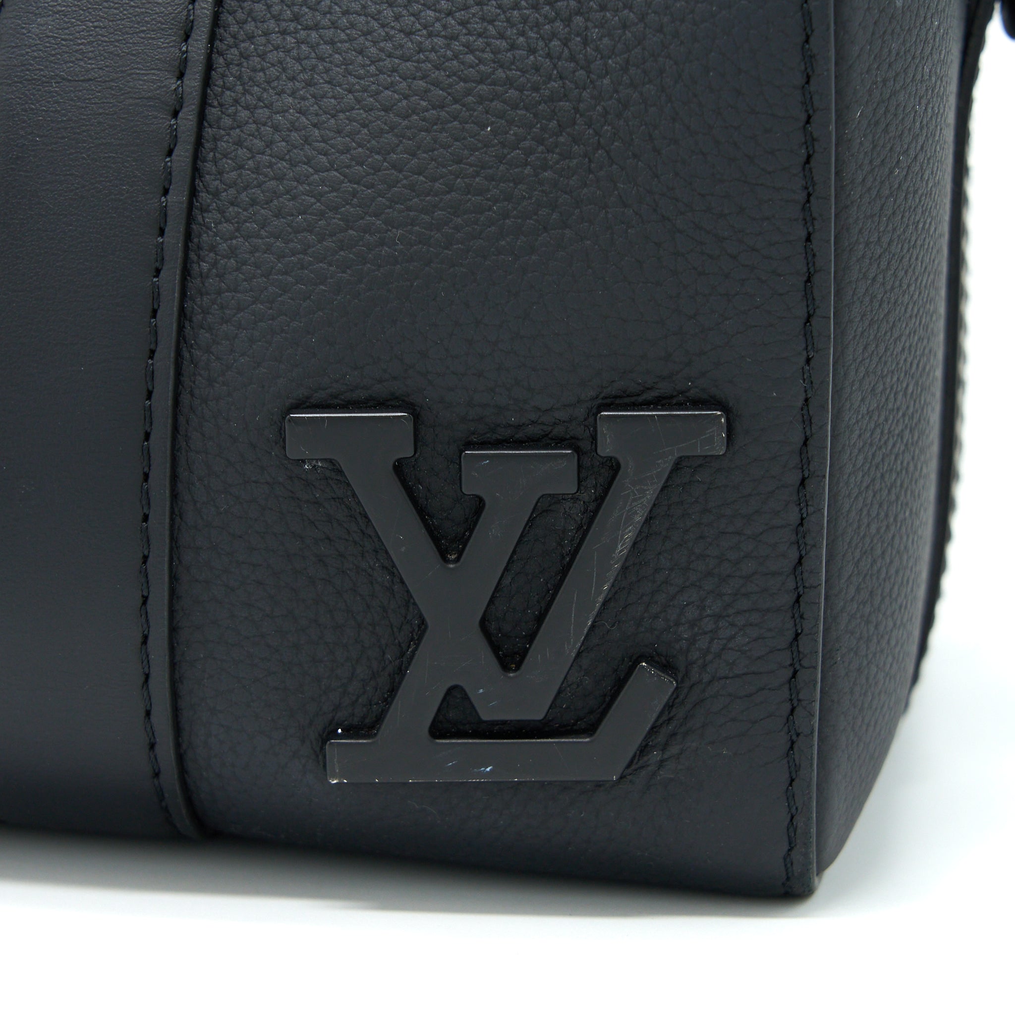 louis-vuitton-city-keepall-grained-calfskin-black-with-black-hardware