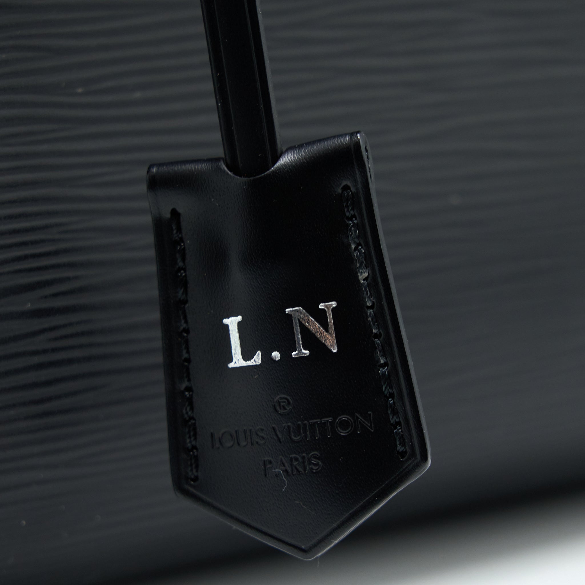 louis-vuitton-cluny-mm-epi-black-shw