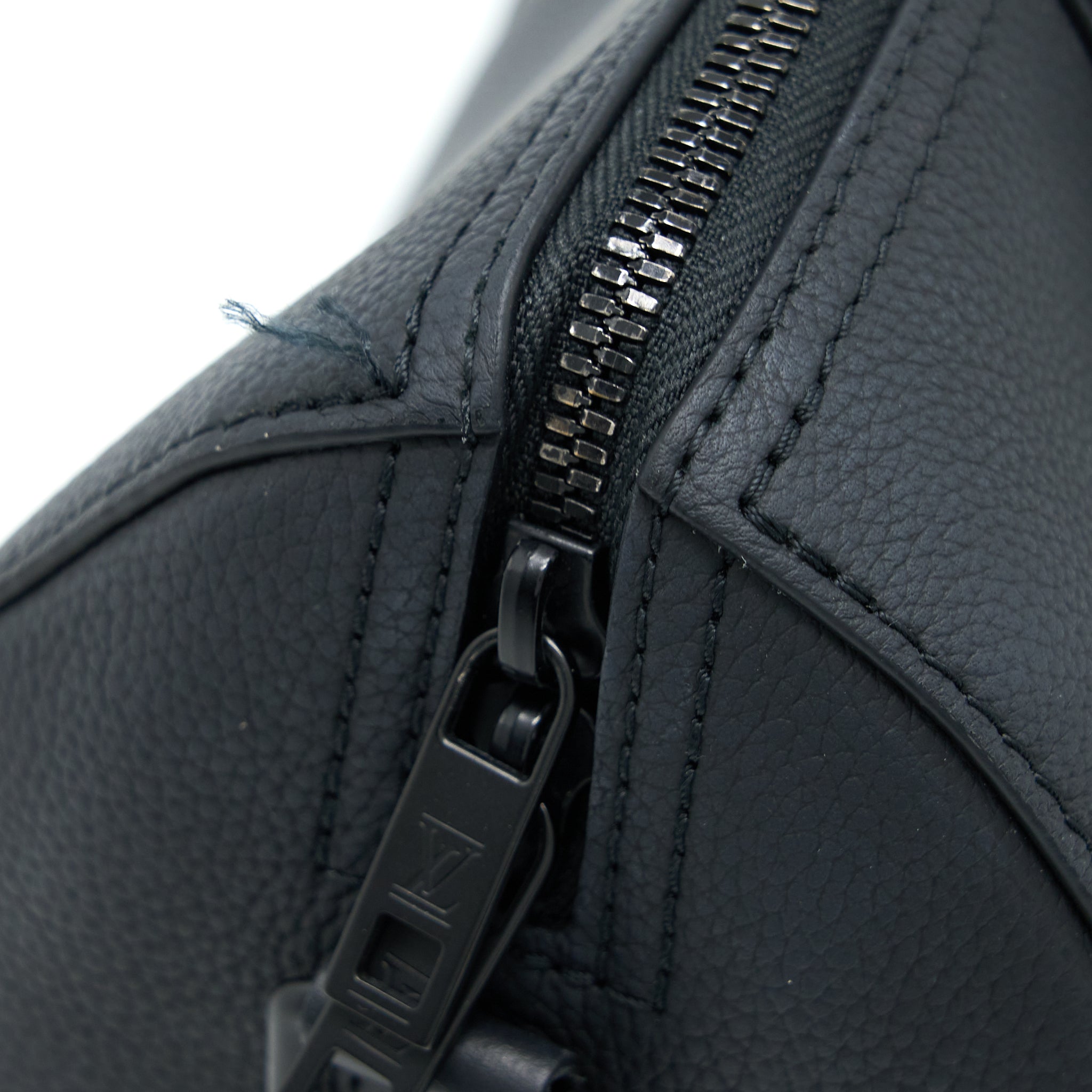 louis-vuitton-city-keepall-grained-calfskin-black-with-black-hardware