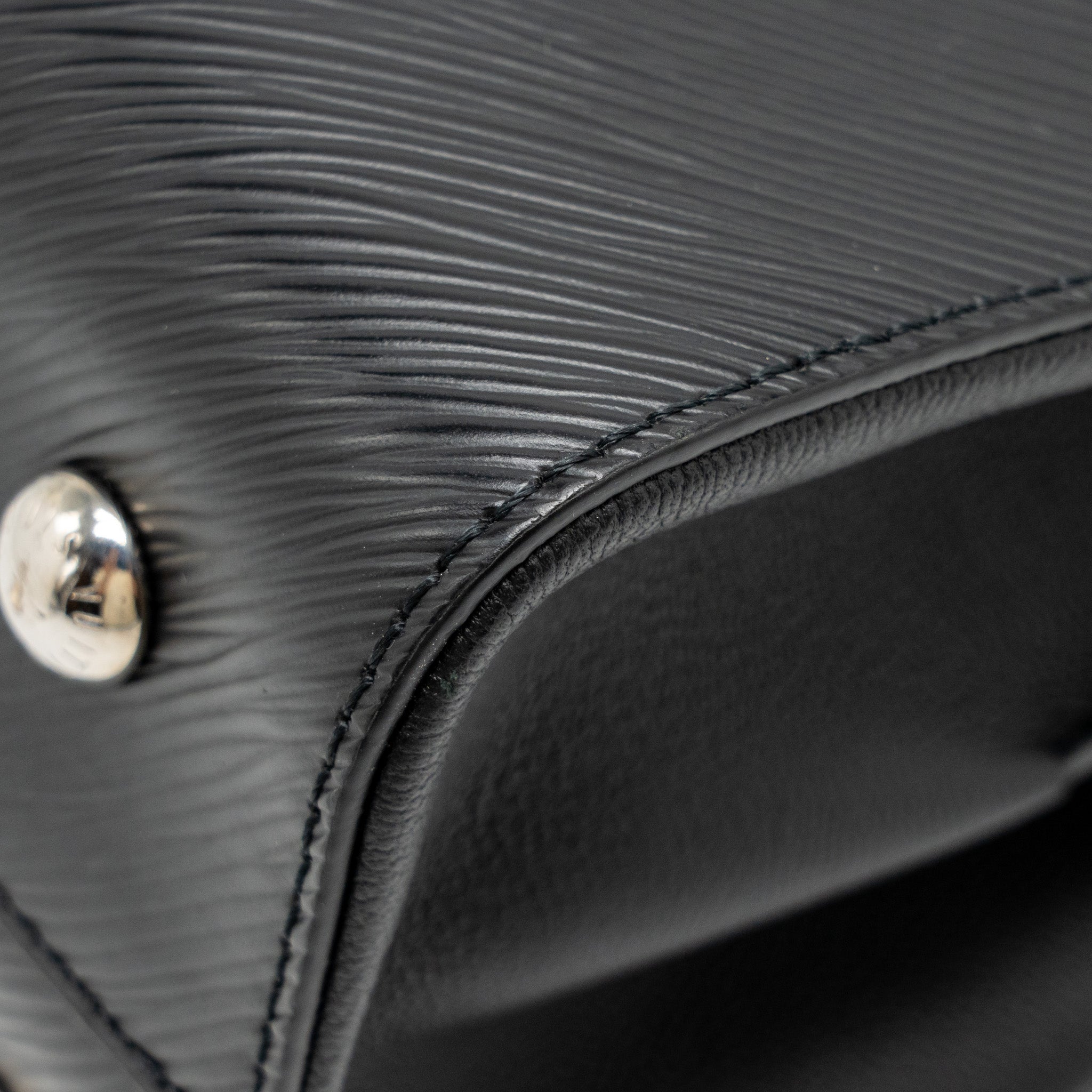 louis-vuitton-twist-tote-bag-epi-black-shw