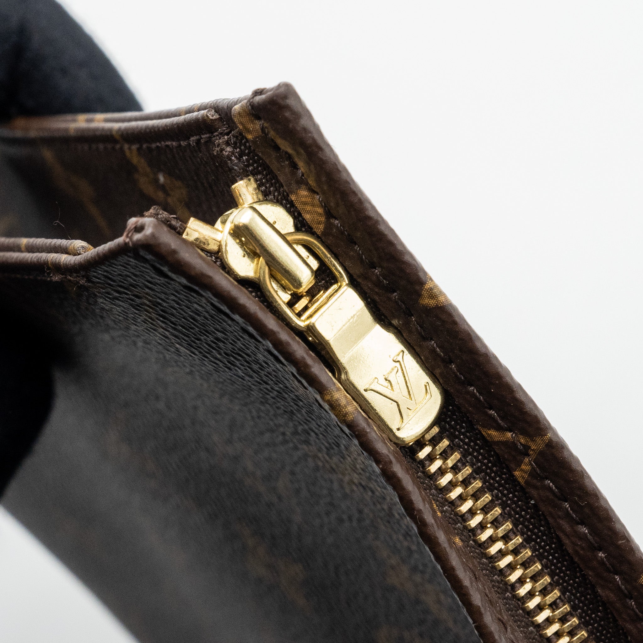 louis-vuitton-toiletry-pochette-26-monogram-canvas-ghw-9
