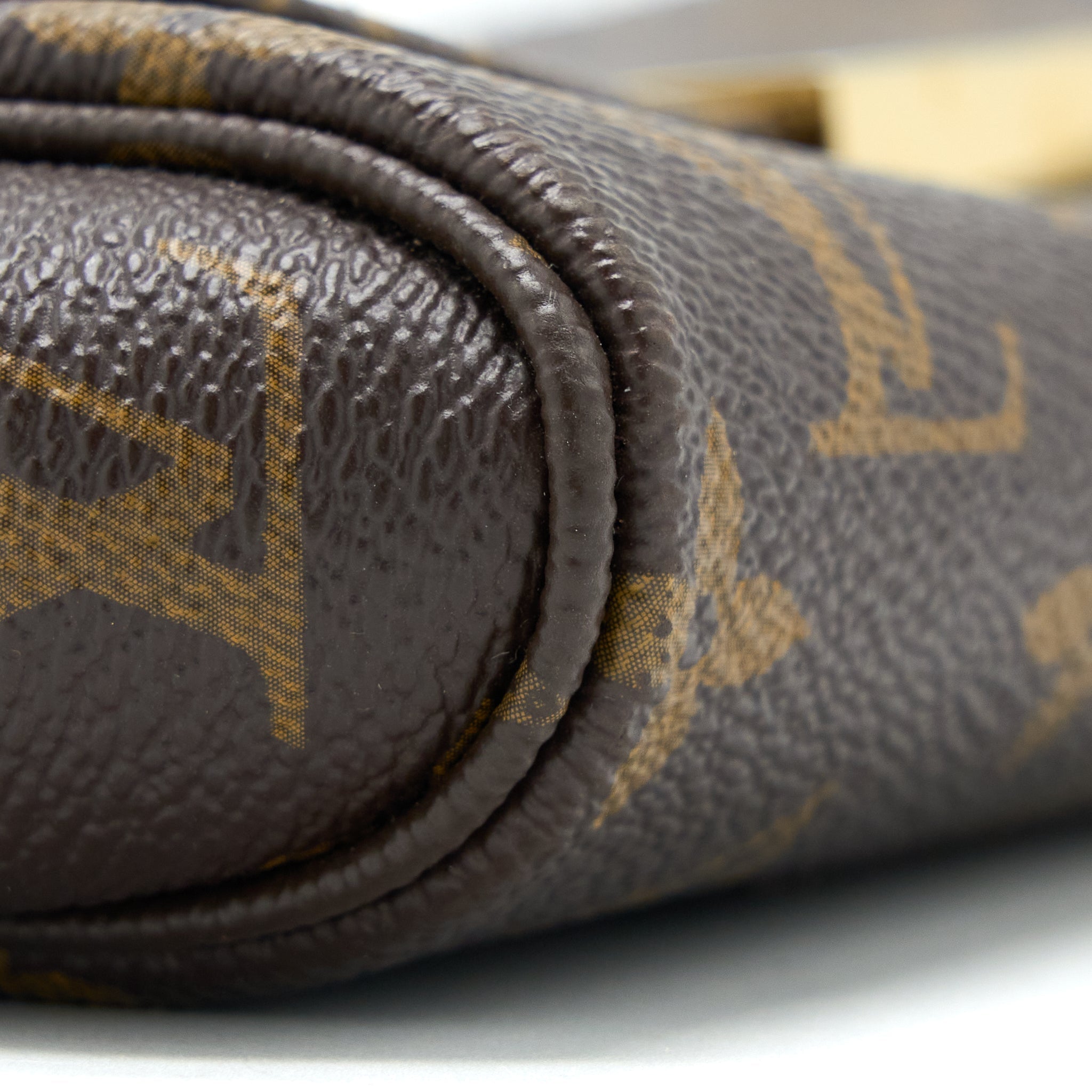 louis-vuitton-favorite-pm-monogram-canvas-ghw