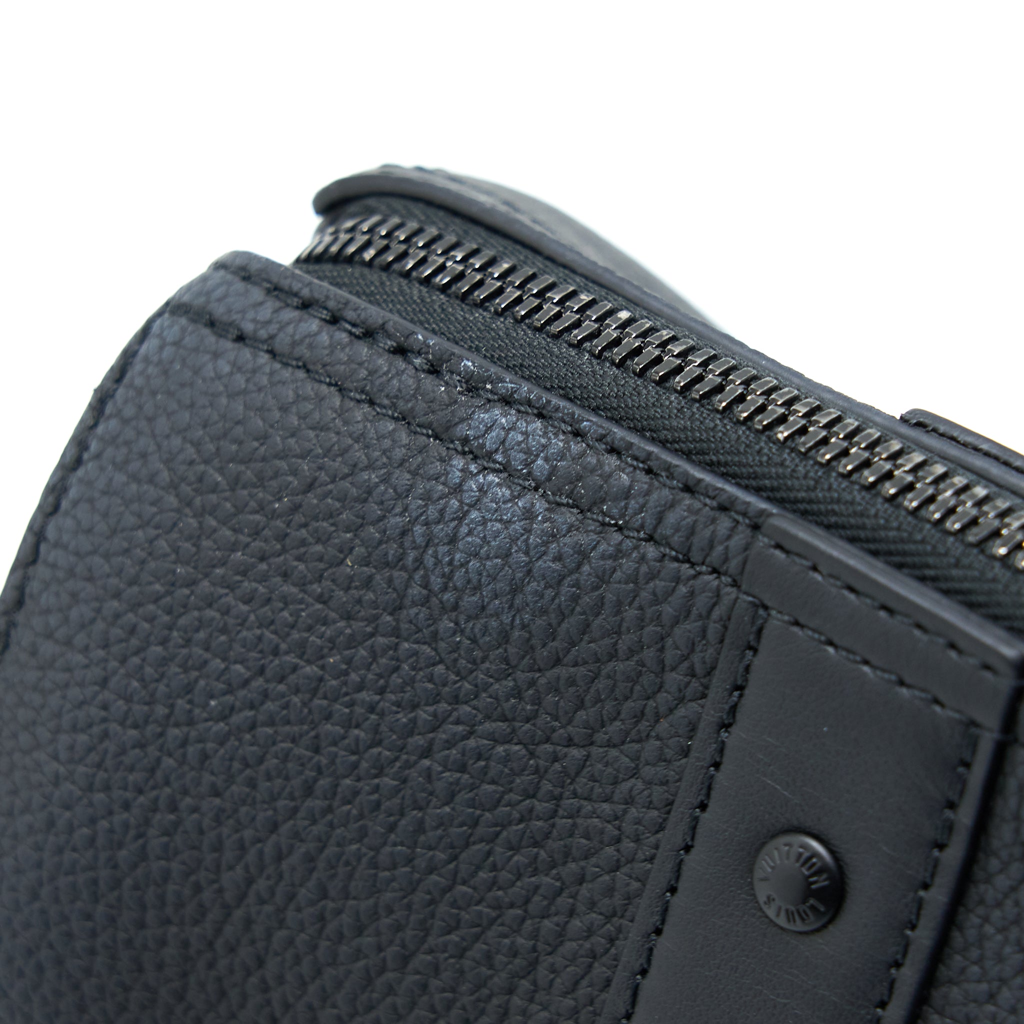 louis-vuitton-city-keepall-grained-calfskin-black-with-black-hardware
