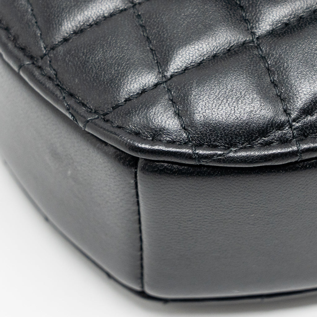 chanel-22s-heart-bag-lambskin-black-lghw-microchip-3
