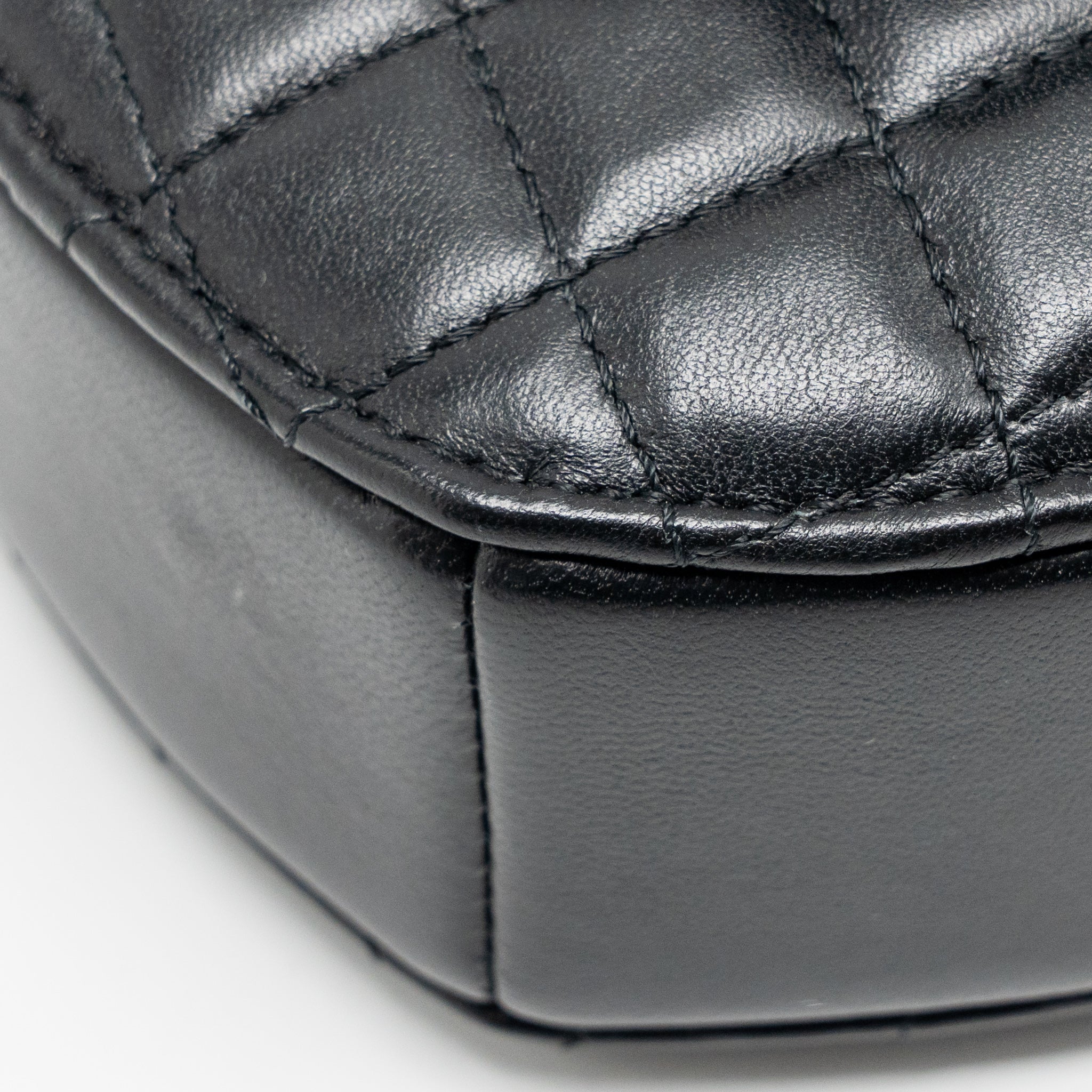 chanel-22s-heart-bag-lambskin-black-lghw-microchip-3