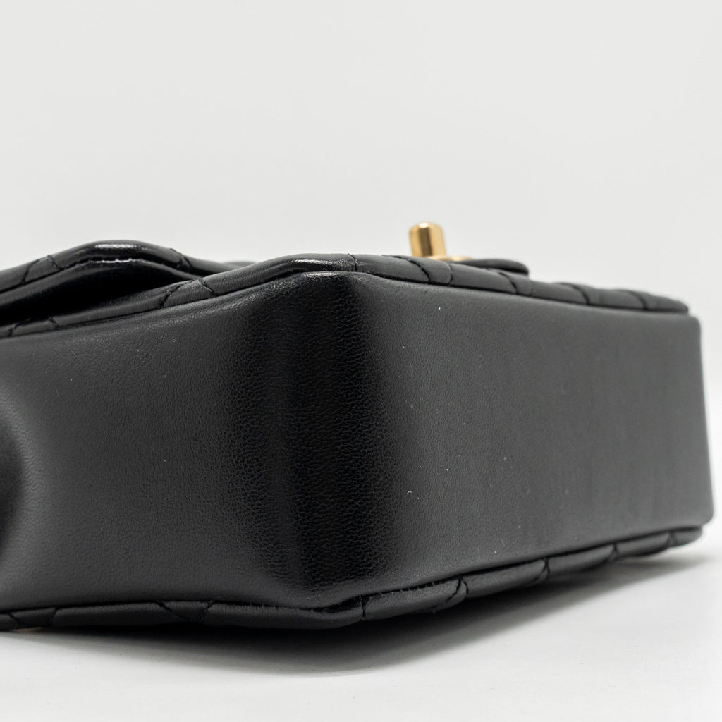 chanel-24p-pearl-chain-mini-flap-bag-lambskin-black-ghw-microchip-copy