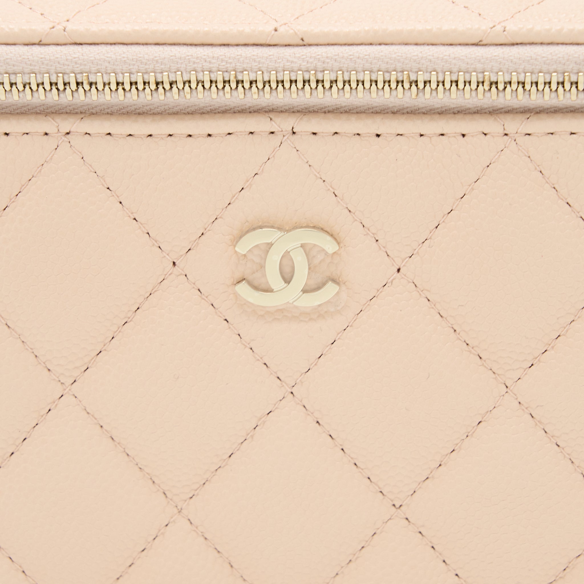 chanel-long-vanity-case-caviar-light-pink-lghw