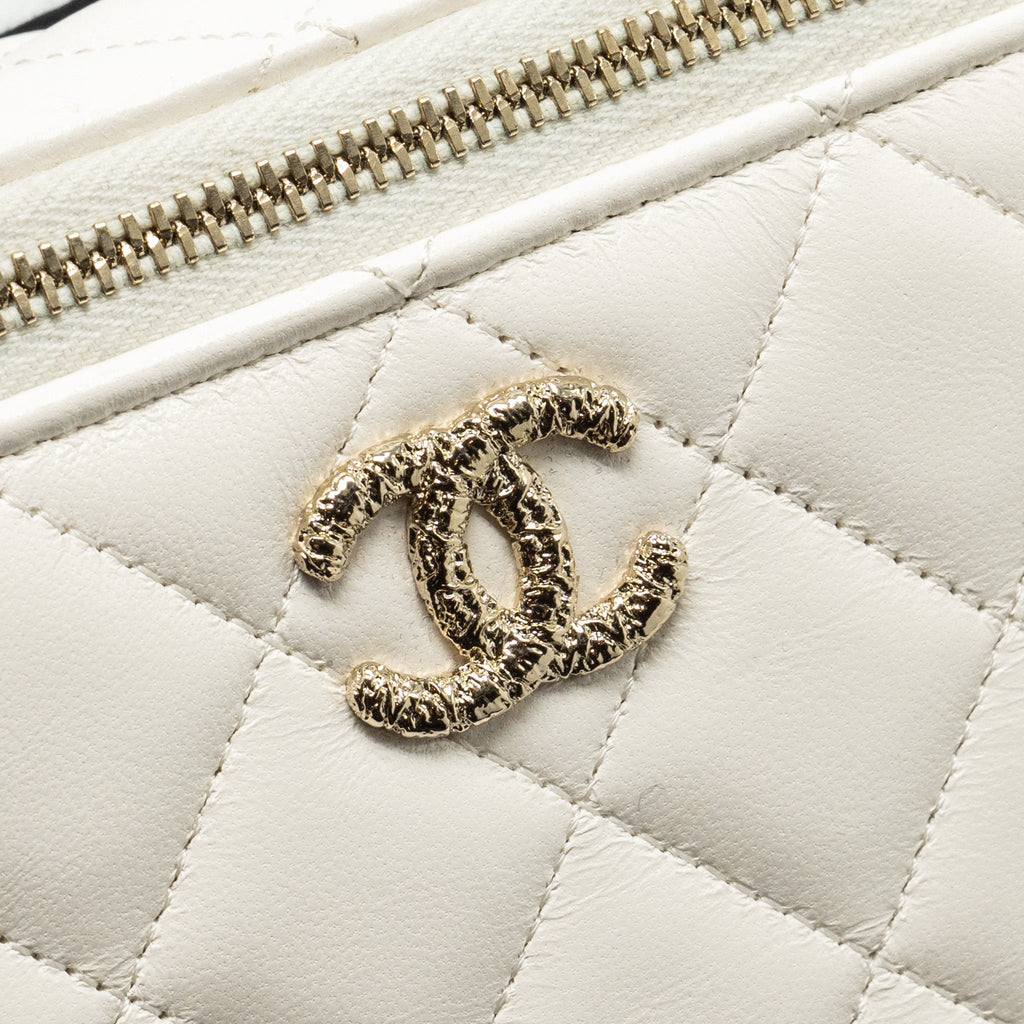 chanel-23k-camellia-top-handle-long-vanity-case-with-chain-calfskin-white-lghwmicrochip
