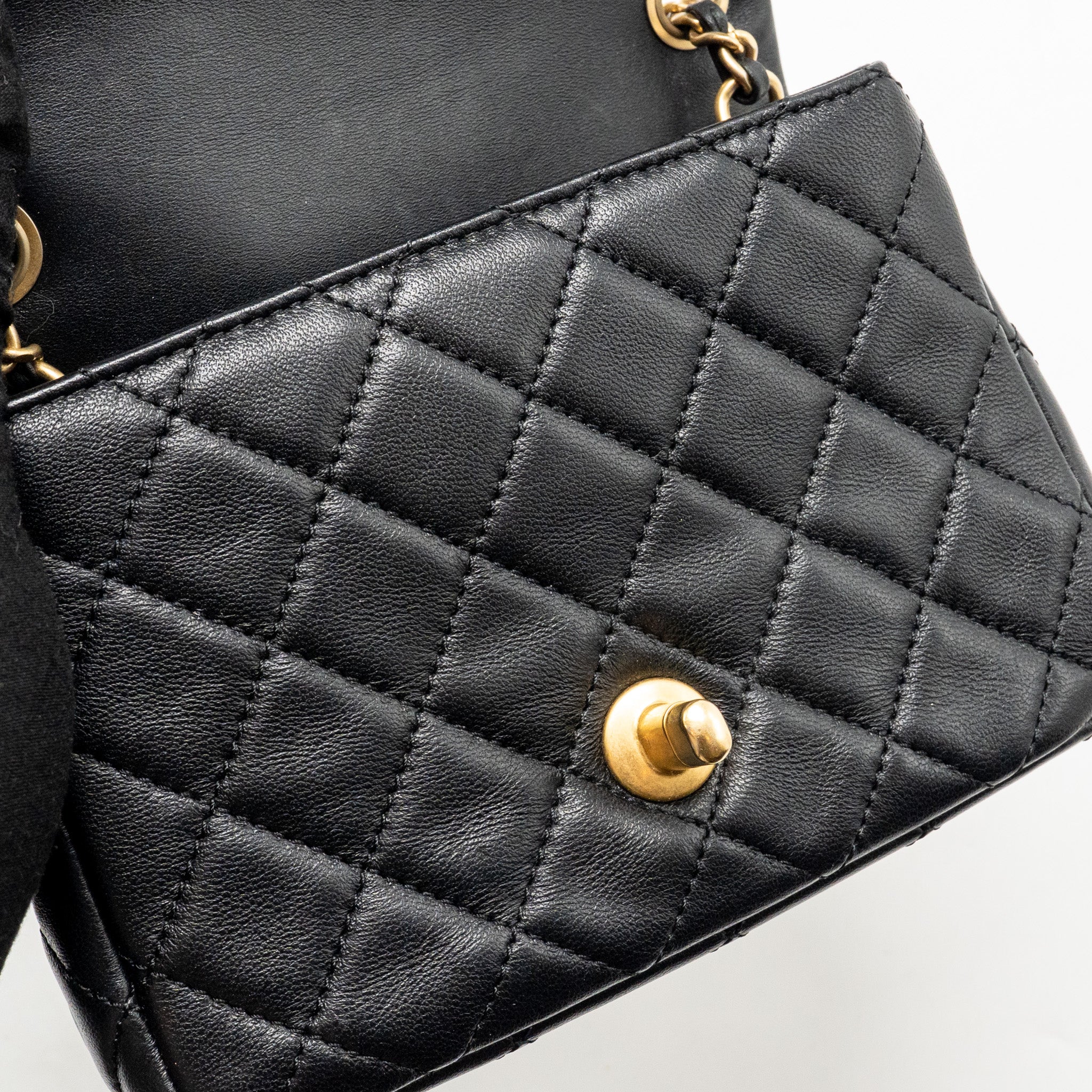 chanel-pearl-crush-mini-square-flap-bag-lambskin-black-ghwmicrochip-2