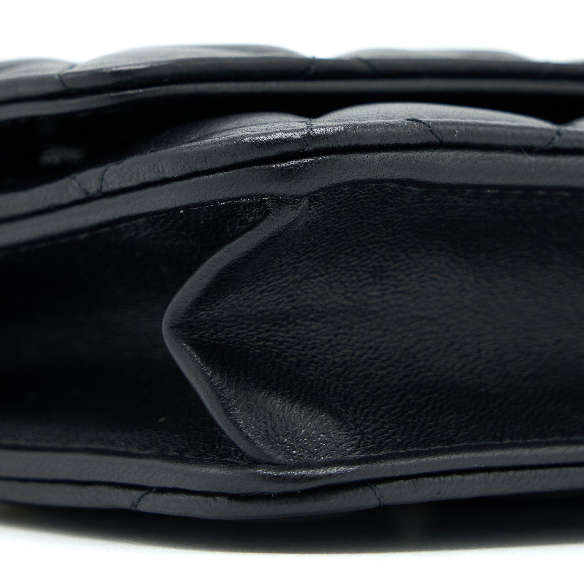chanel-pearl-crush-wallet-on-chain-lambskin-black-ghw-microchip-2