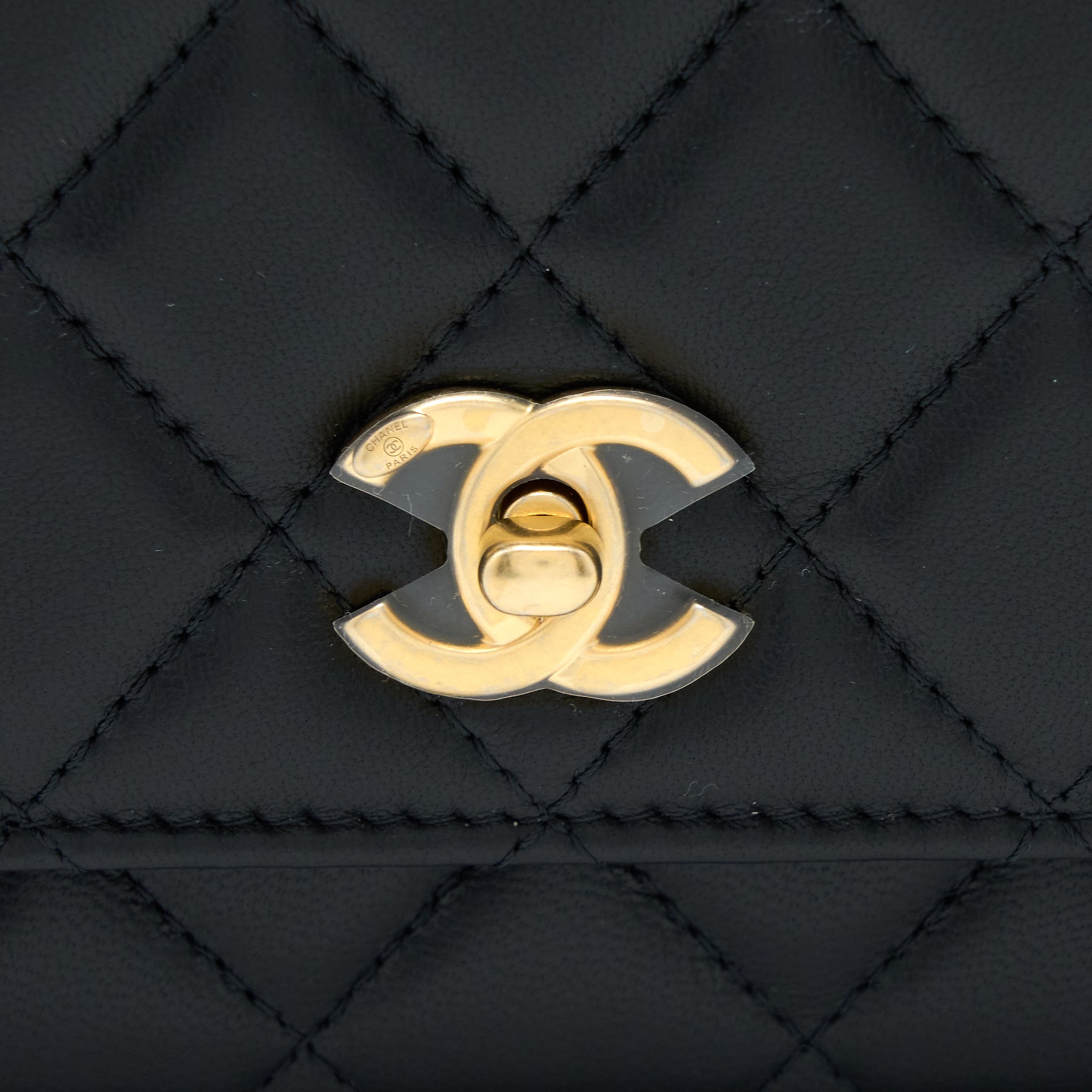 chanel-pearl-crush-wallet-on-chain-lambskin-black-ghw-microchip-2
