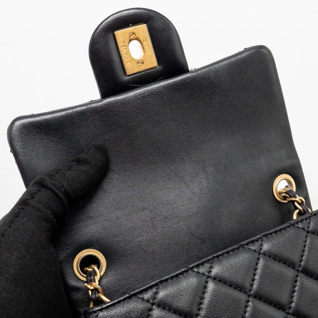 chanel-pearl-crush-mini-square-flap-bag-lambskin-black-ghwmicrochip-2