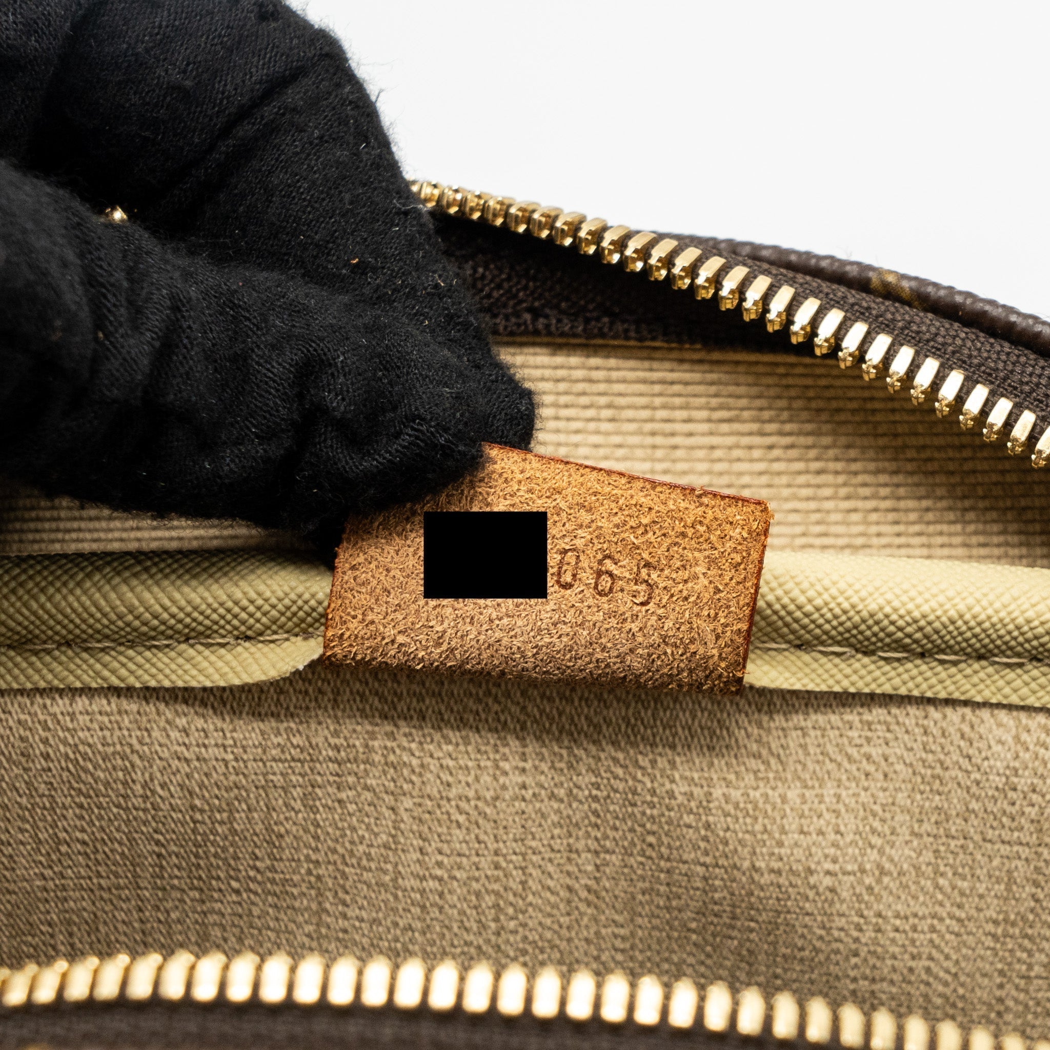 louis-vuitton-small-luggage-bag-monogram-canvas-ghw-1