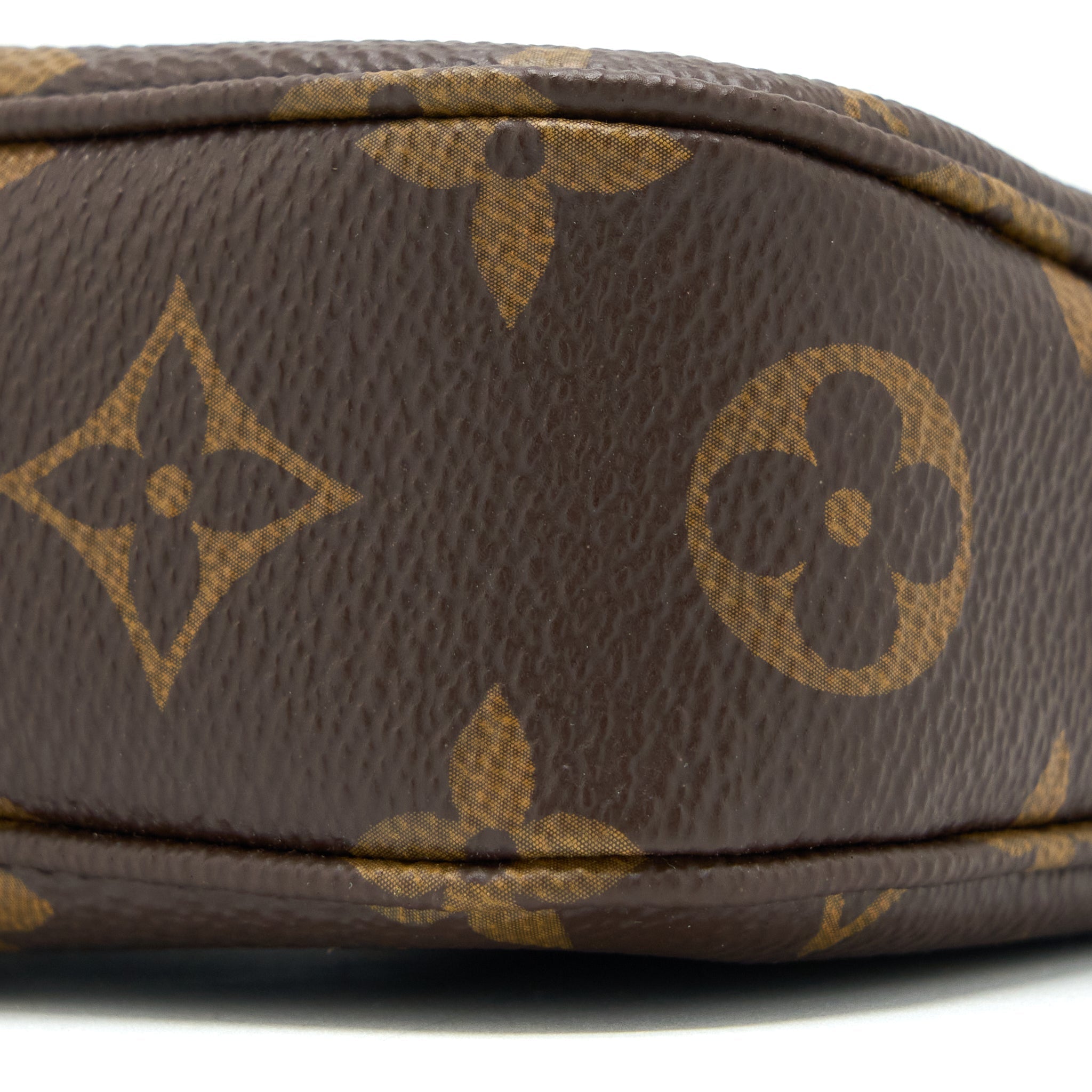 louis-vuitton-pochette-accessories-monogram-canvas-ghw-3