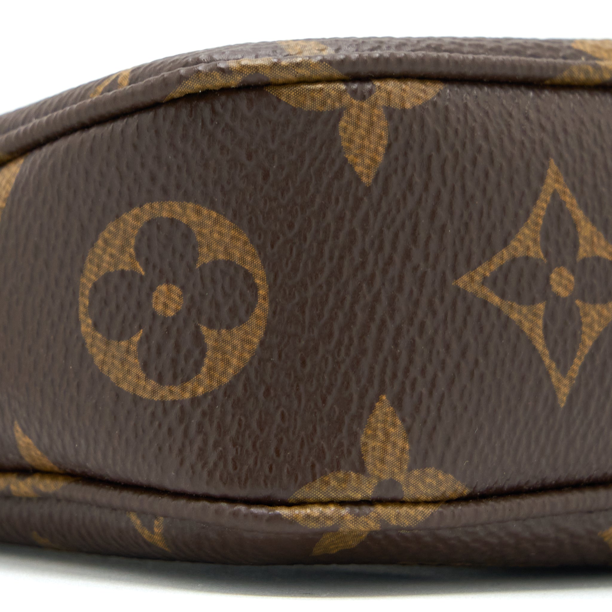 louis-vuitton-pochette-accessories-monogram-canvas-ghw-3