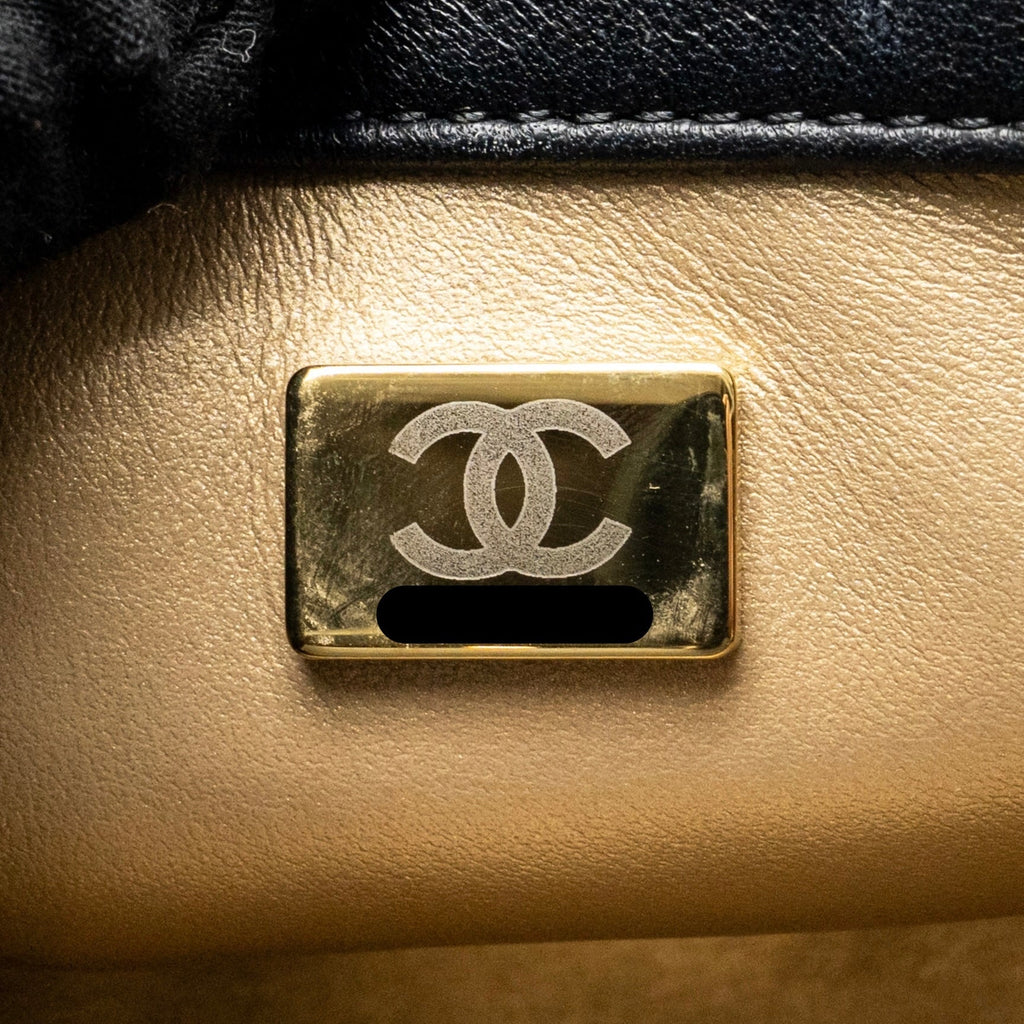 chanel-pearl-crush-mini-square-flap-bag-lambskin-black-ghwmicrochip-2