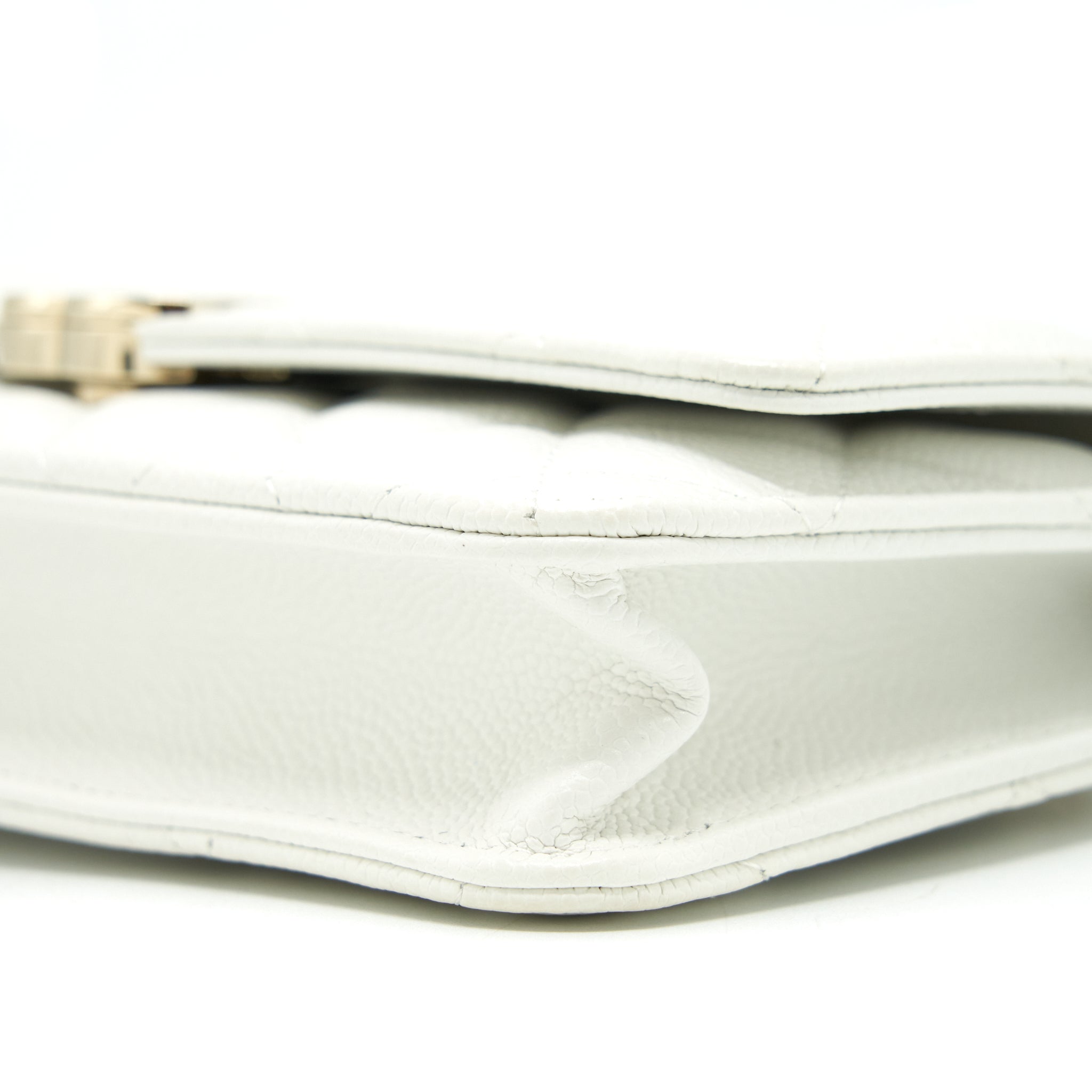 chanel-21c-wallet-on-chain-limit-edition-white-lghw