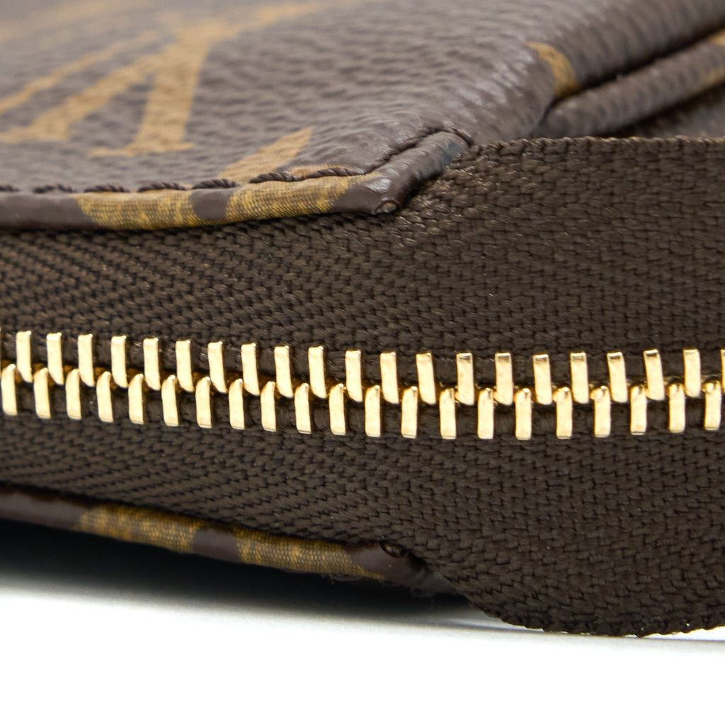 louis-vuitton-pochette-accessories-monogram-canvas-ghw-3
