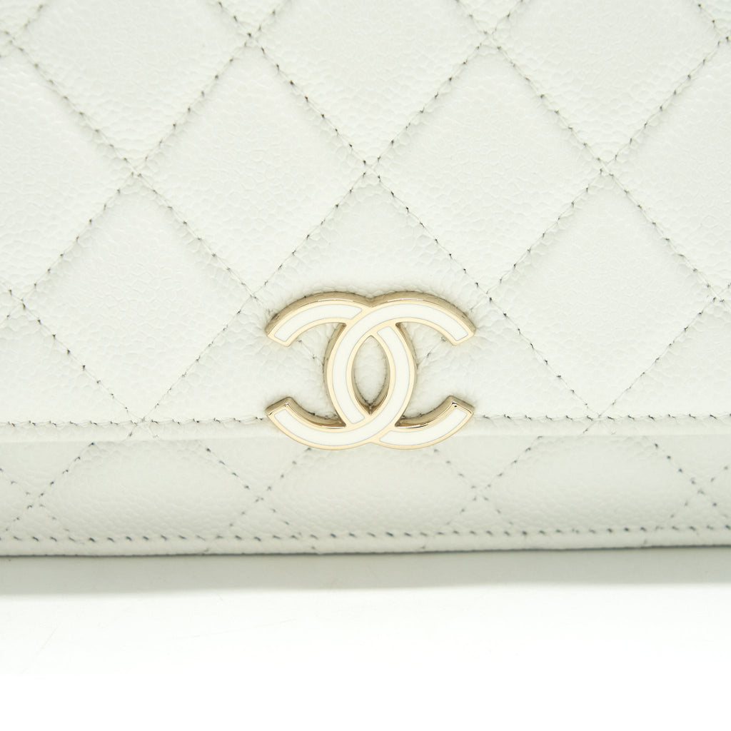 chanel-21c-wallet-on-chain-limit-edition-white-lghw