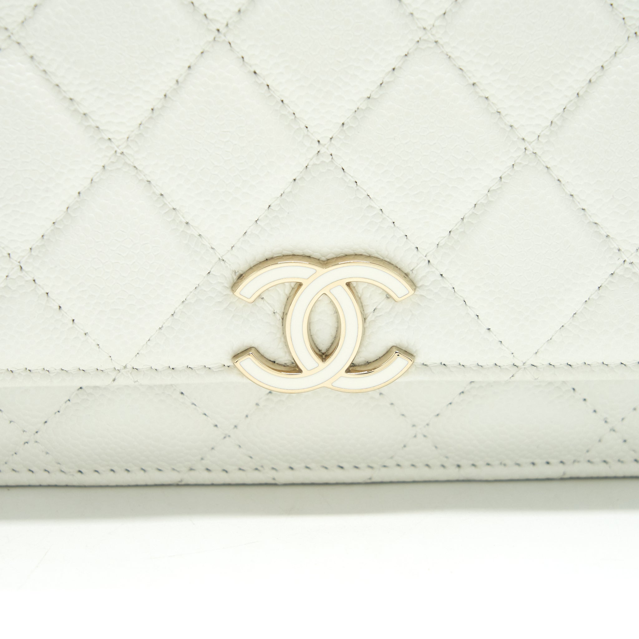chanel-21c-wallet-on-chain-limit-edition-white-lghw
