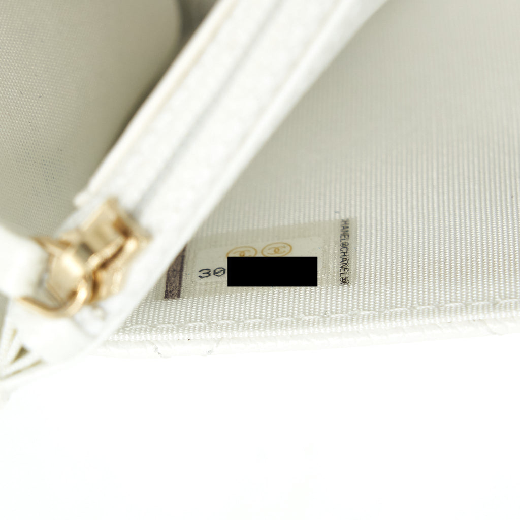 chanel-21c-wallet-on-chain-limit-edition-white-lghw