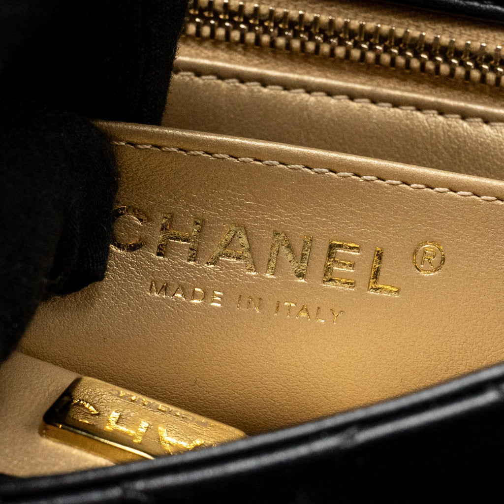 chanel-pearl-crush-mini-square-flap-bag-lambskin-black-ghwmicrochip-2