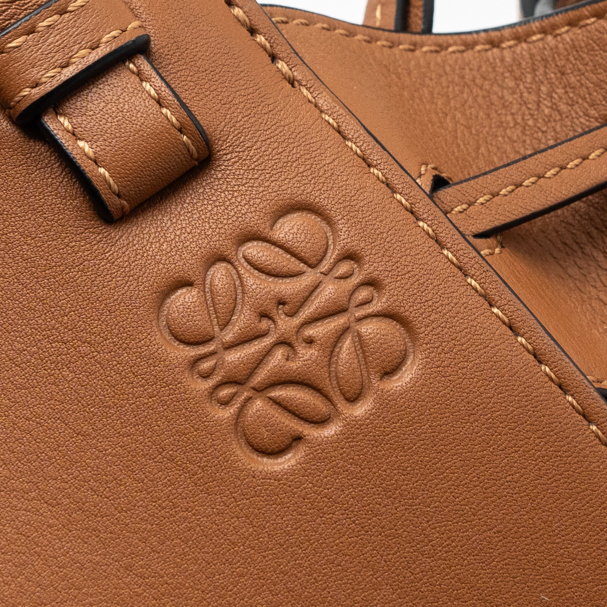 loewe-mini-hammock-drawstring-calfskin-tan-shw