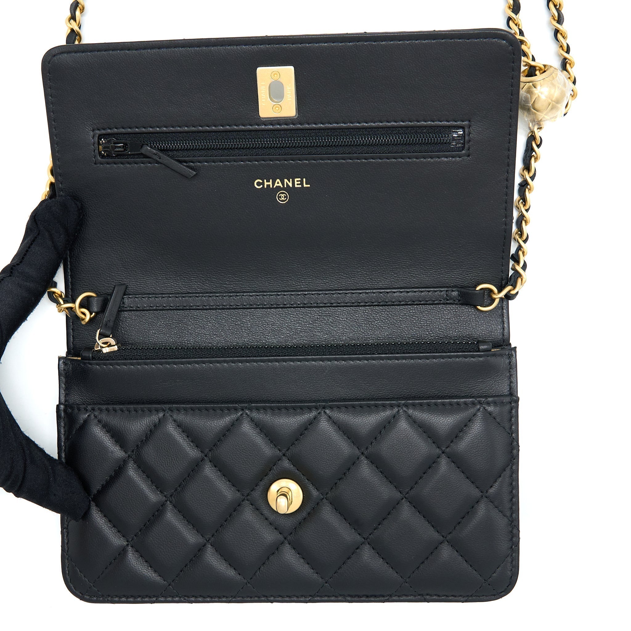 chanel-pearl-crush-wallet-on-chain-lambskin-black-ghw-microchip-2