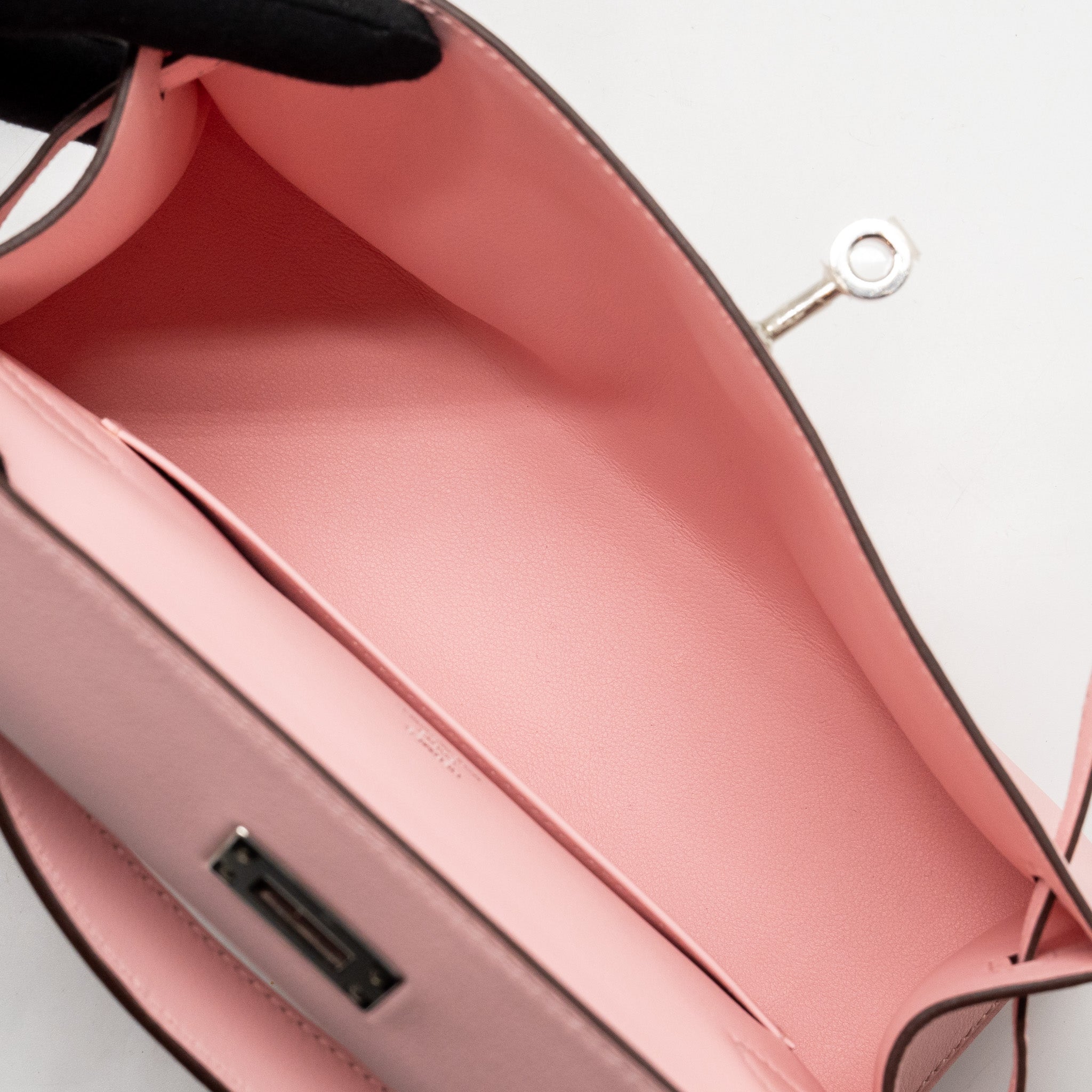 hermes-kelly-pochette-swift-rose-sakura-shw-stamp-d