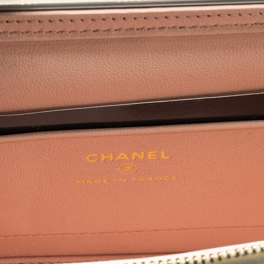 chanel-23k-camellia-top-handle-long-vanity-case-with-chain-calfskin-white-lghwmicrochip