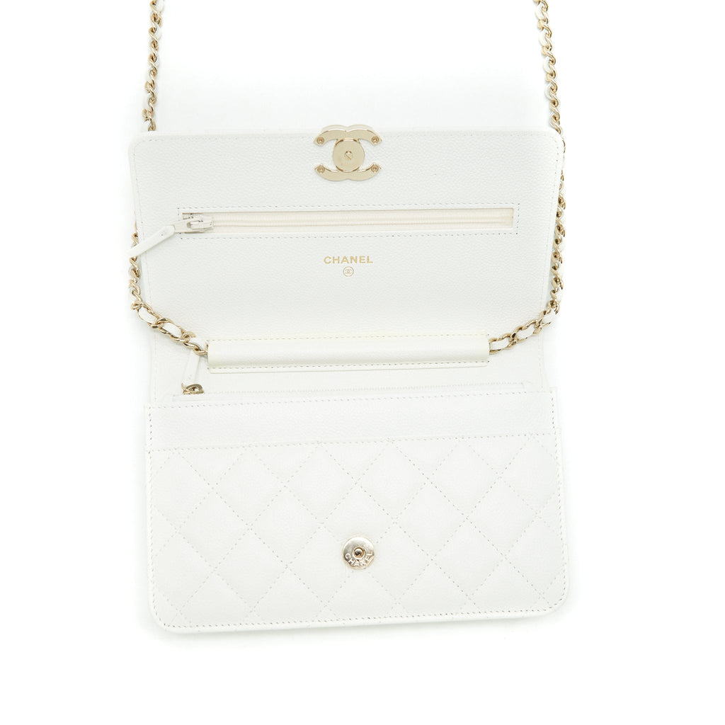 chanel-21c-wallet-on-chain-limit-edition-white-lghw