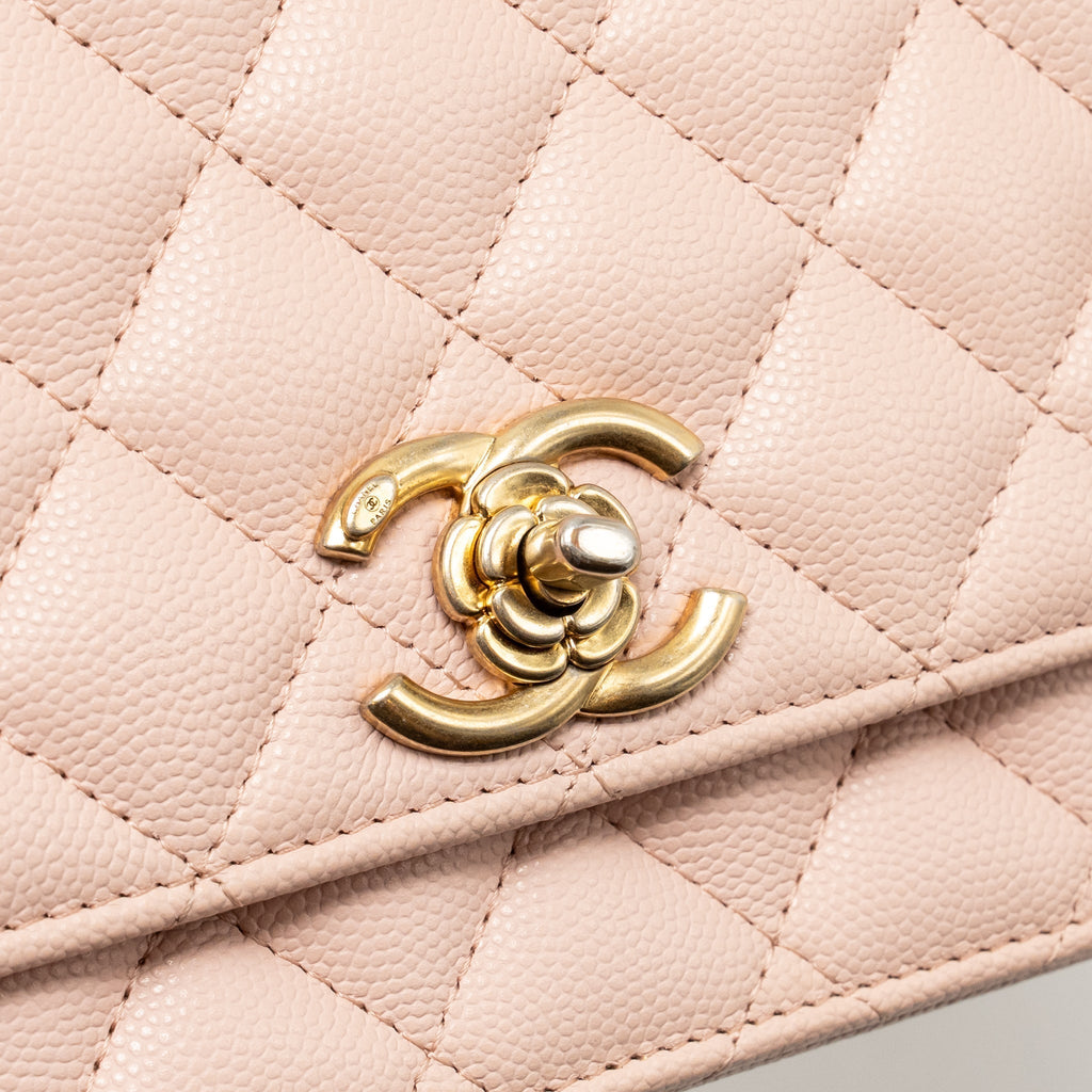 chanel-camellia-turnlock-wallet-on-chain-caviar-light-pink-ghwmicrochip