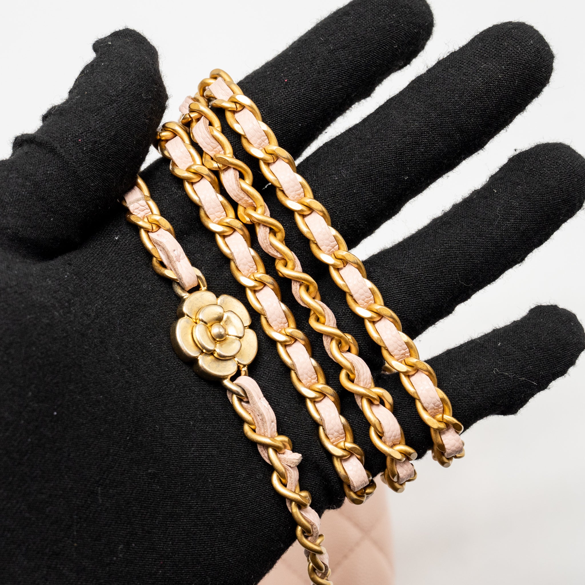 chanel-camellia-turnlock-wallet-on-chain-caviar-light-pink-ghwmicrochip