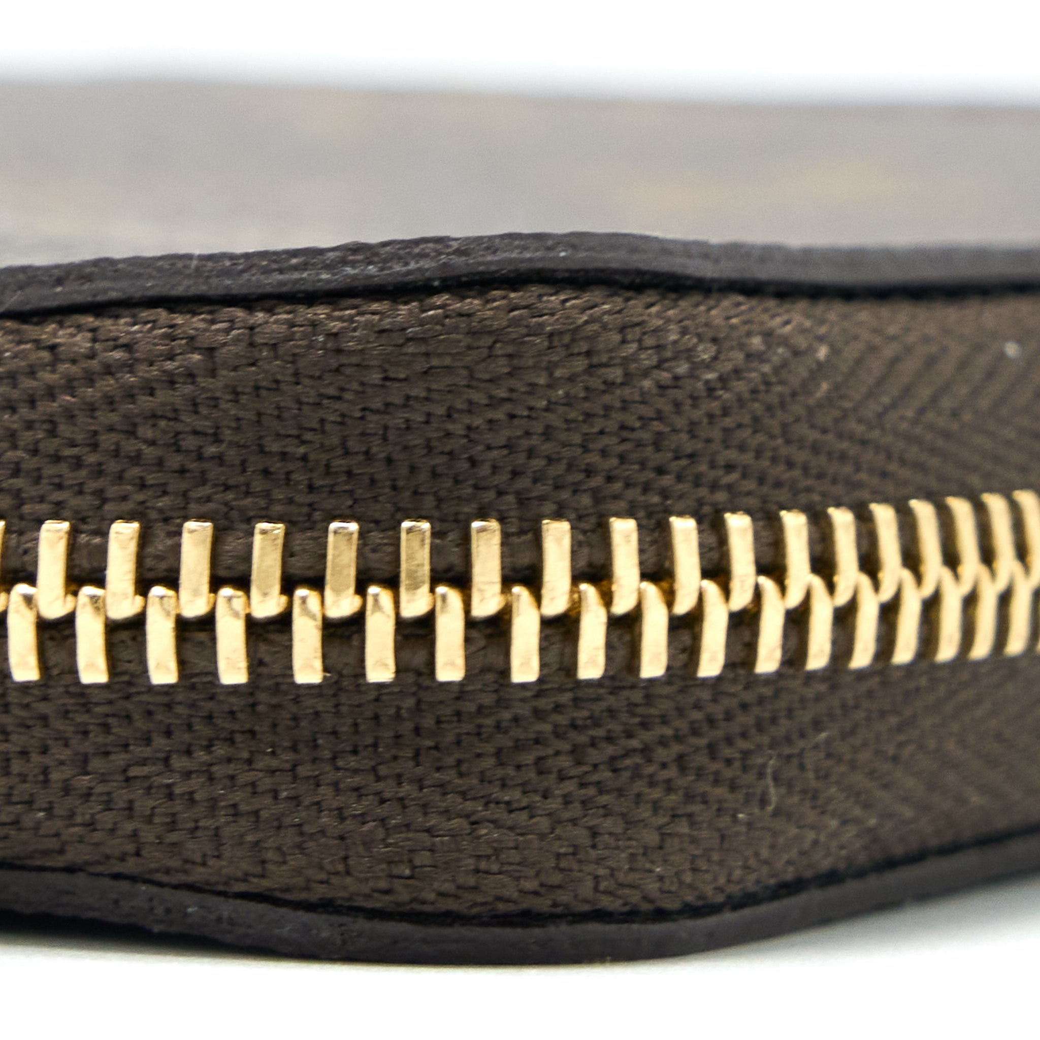 louis-vuitton-small-zip-cardholder-monogram-canvas-ghw