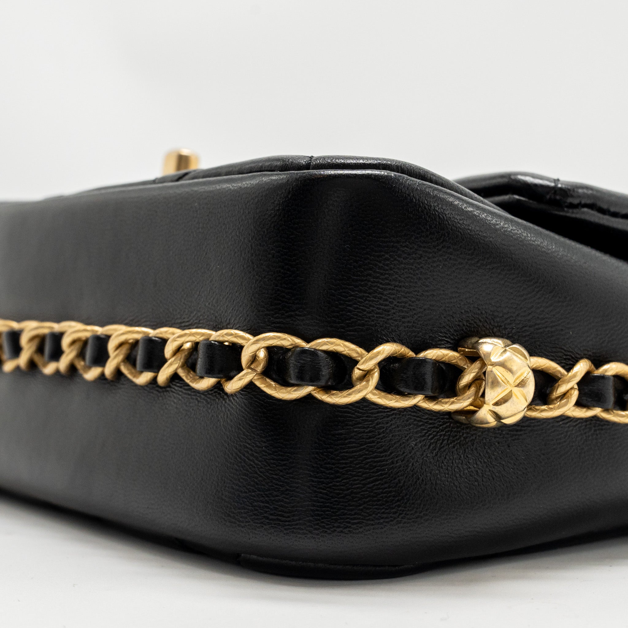 chanel-23b-mini-flap-bag-detail-chain-lambskin-black-ghwmicrochip-copy
