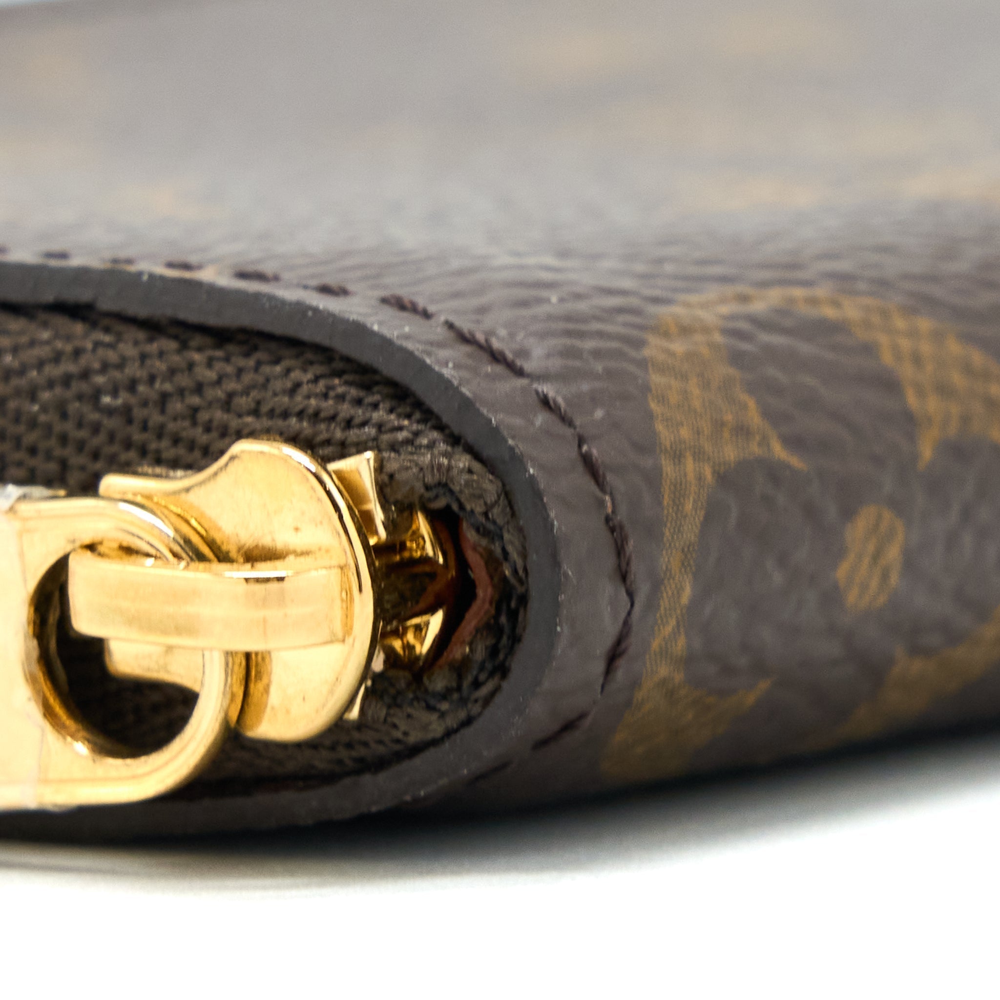 louis-vuitton-small-zip-cardholder-monogram-canvas-ghw