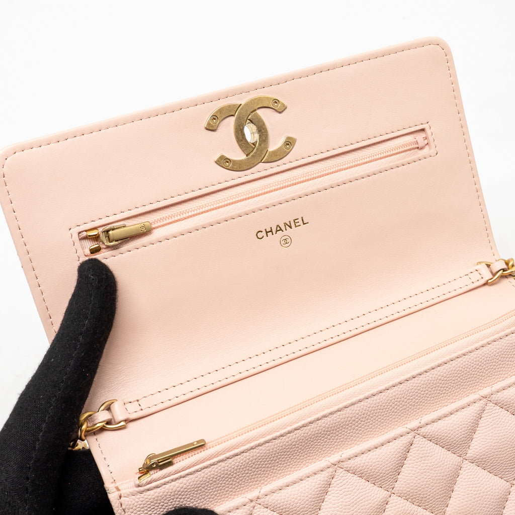 chanel-camellia-turnlock-wallet-on-chain-caviar-light-pink-ghwmicrochip