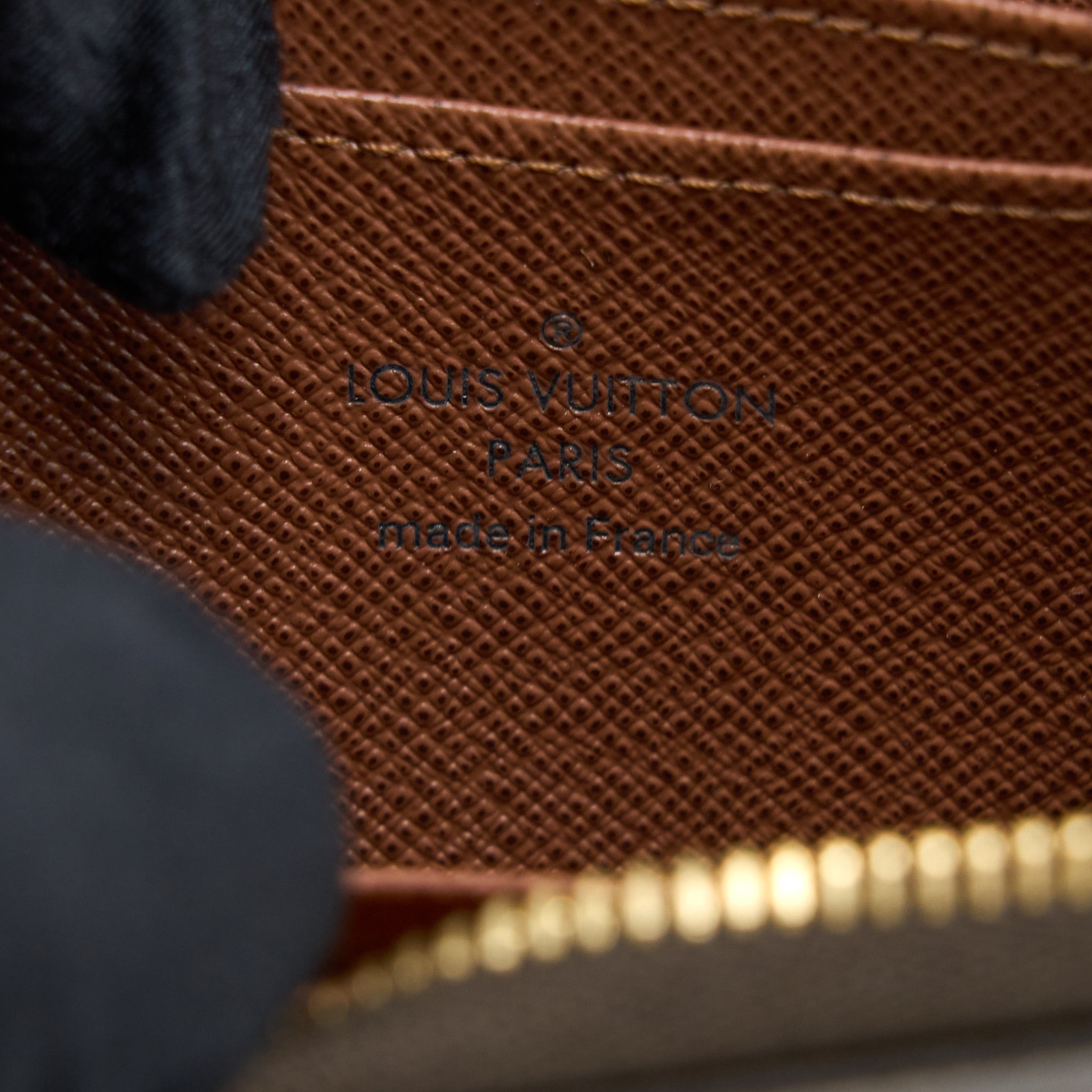 louis-vuitton-small-zip-cardholder-monogram-canvas-ghw