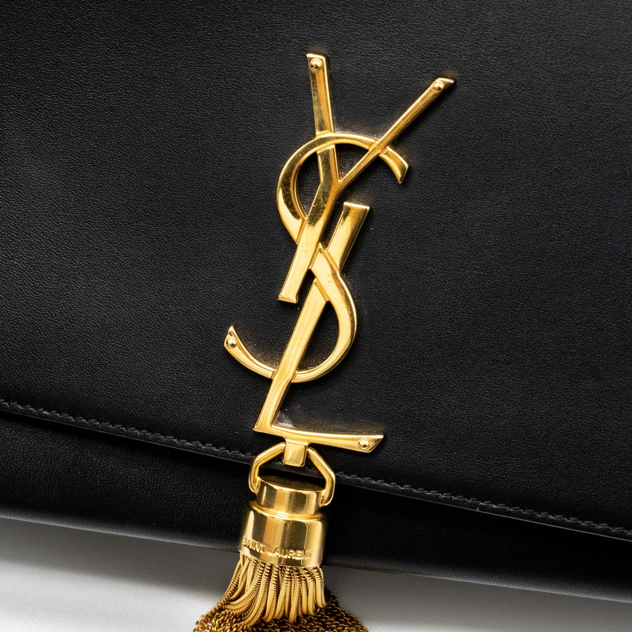 saint-lauren-medium-kate-with-tassel-calfskin-black-ghw