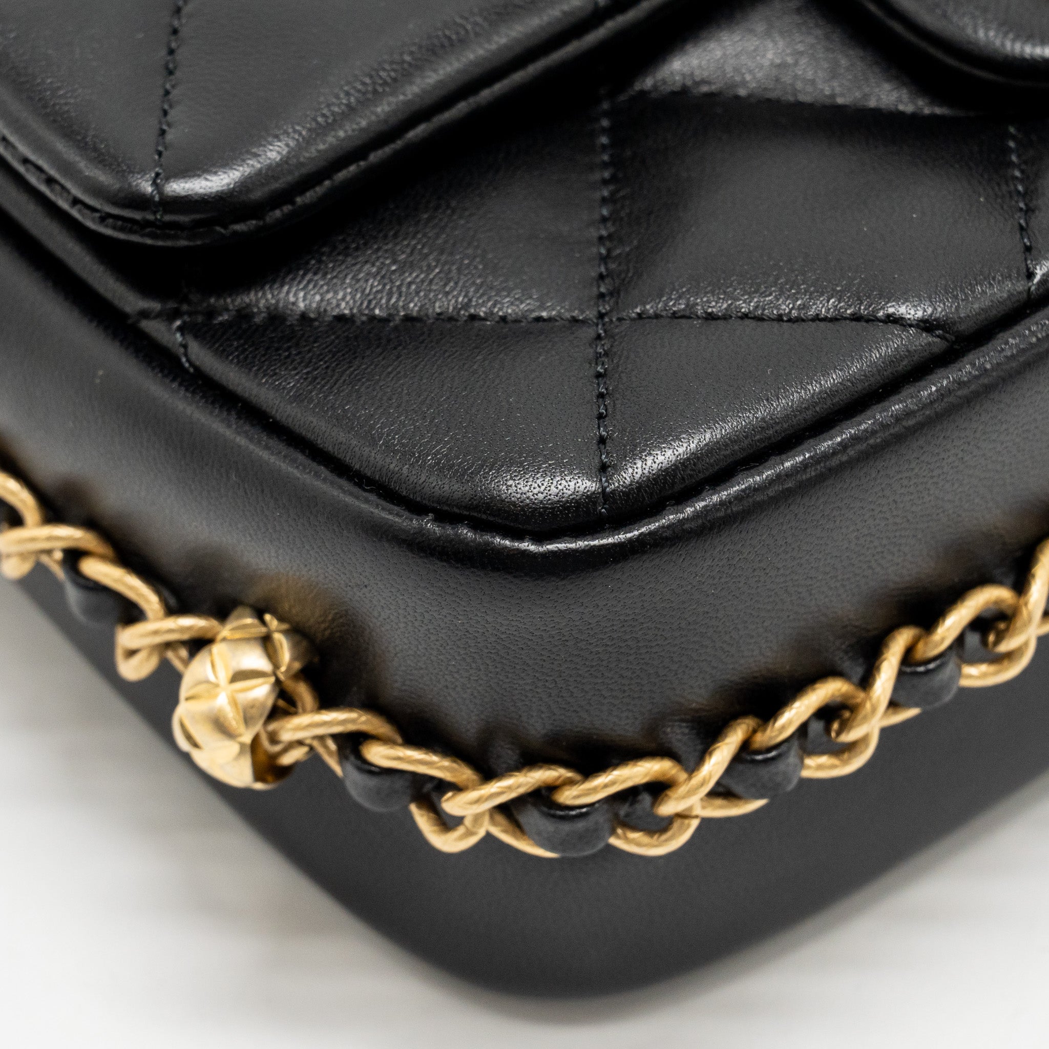 chanel-23b-mini-flap-bag-detail-chain-lambskin-black-ghwmicrochip-copy