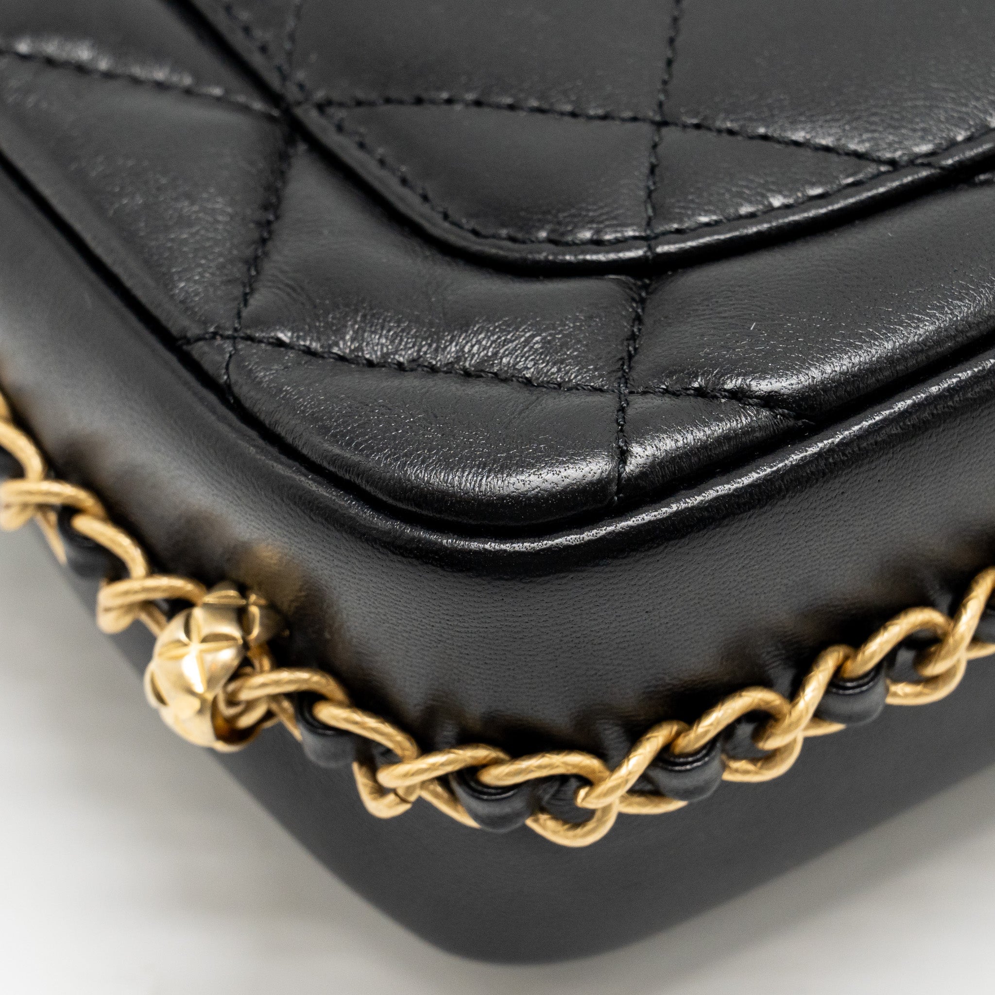 chanel-23b-mini-flap-bag-detail-chain-lambskin-black-ghwmicrochip-copy
