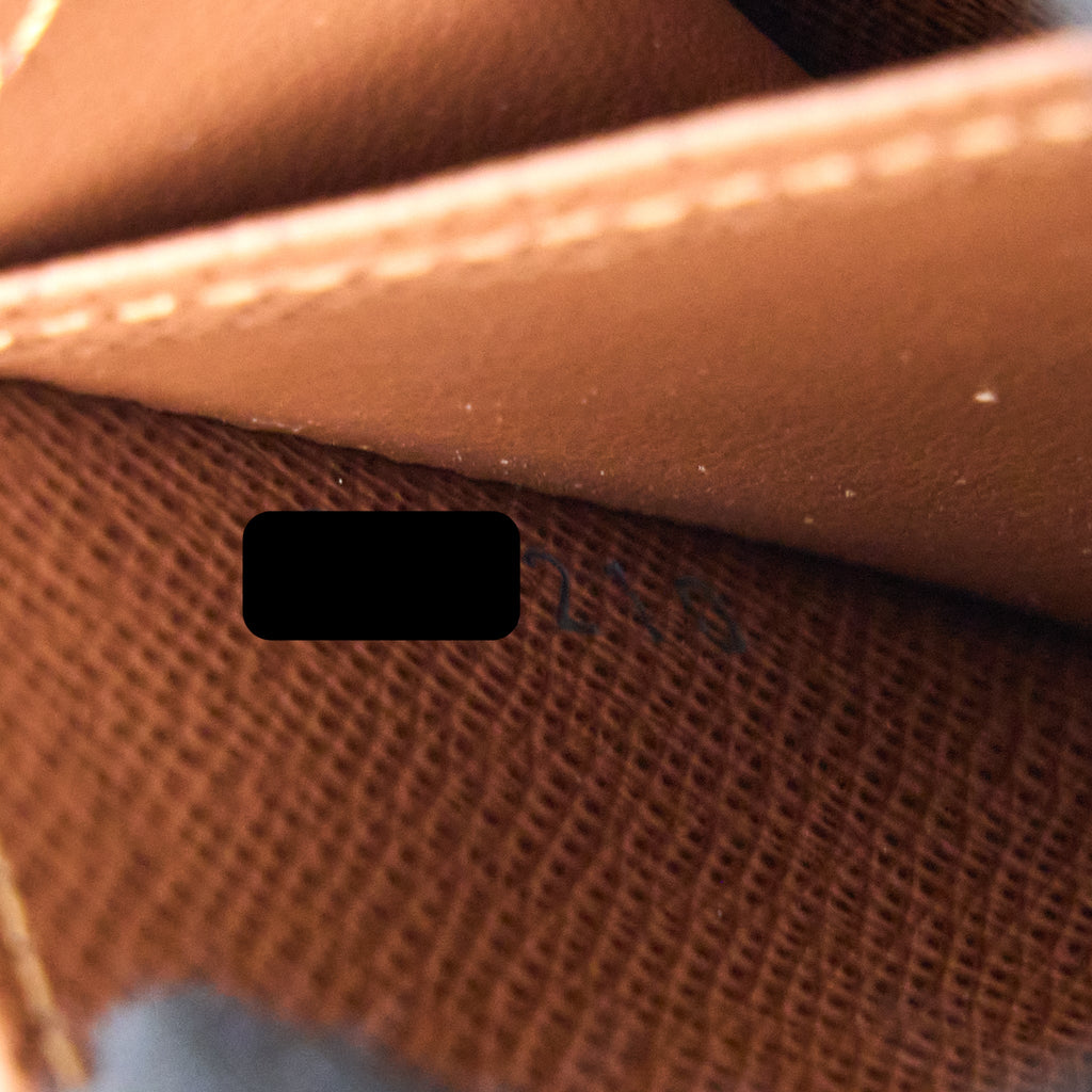 louis-vuitton-small-zip-cardholder-monogram-canvas-ghw