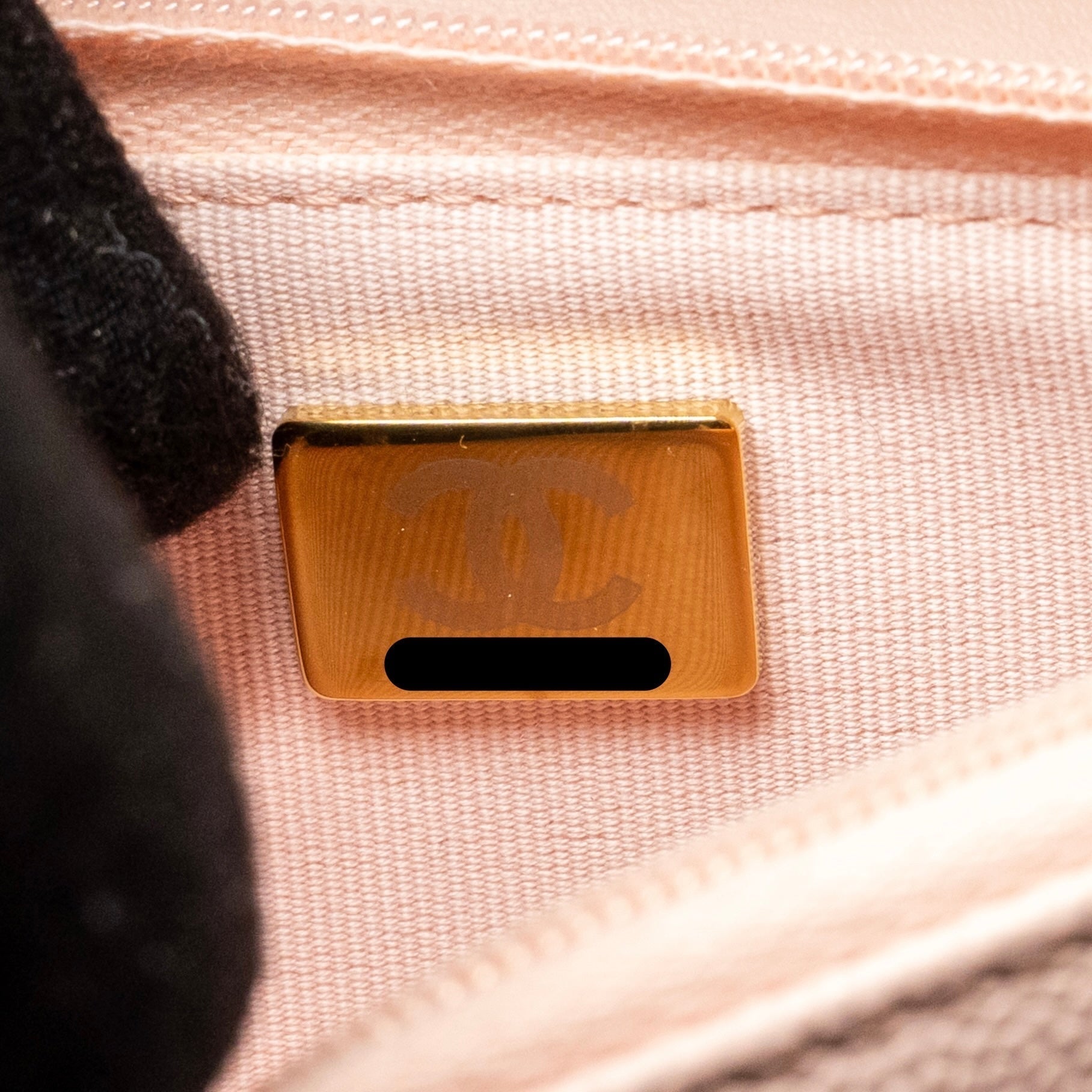 chanel-camellia-turnlock-wallet-on-chain-caviar-light-pink-ghwmicrochip