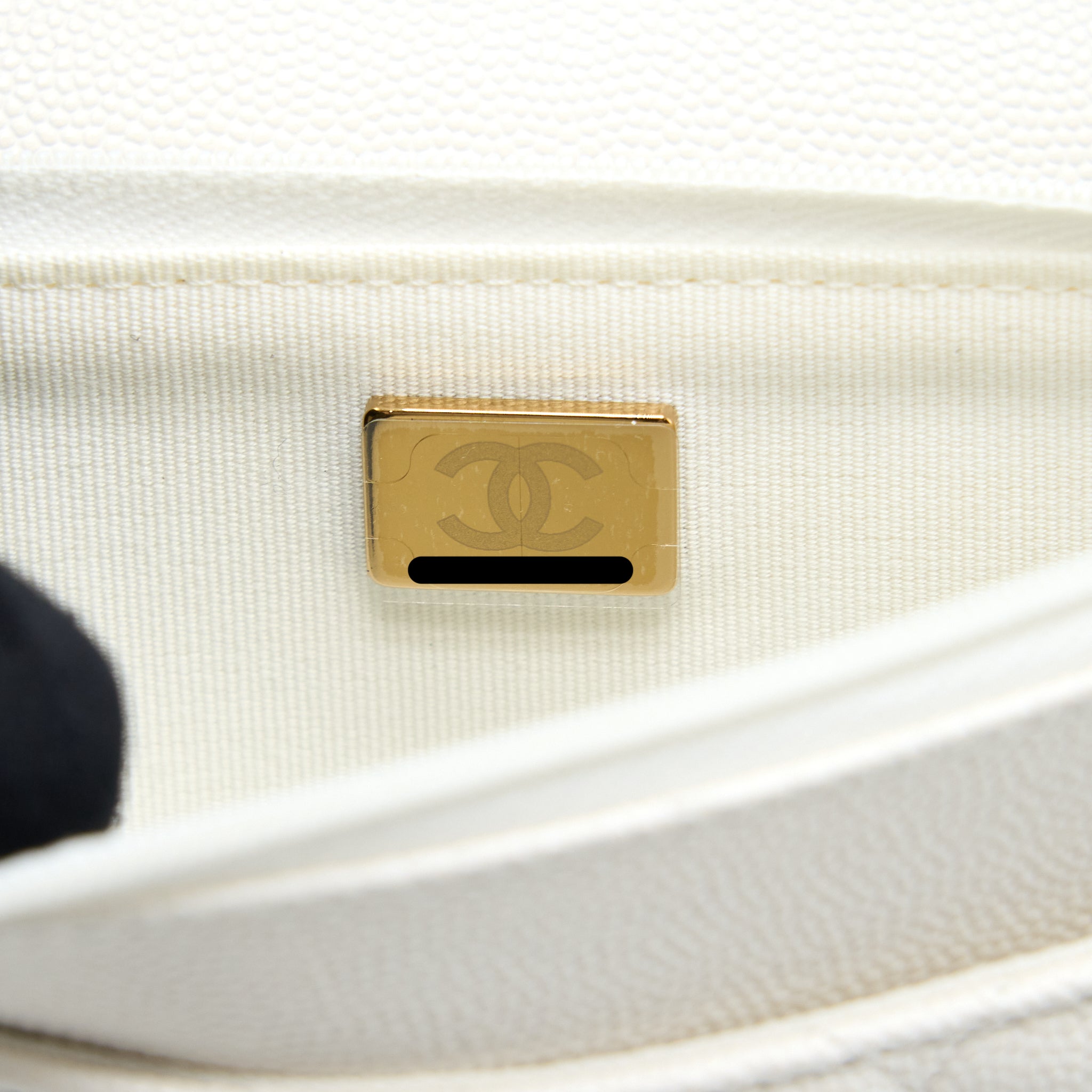 chanel-classic-wallet-on-chain-caviar-white-lghw-microchip-1