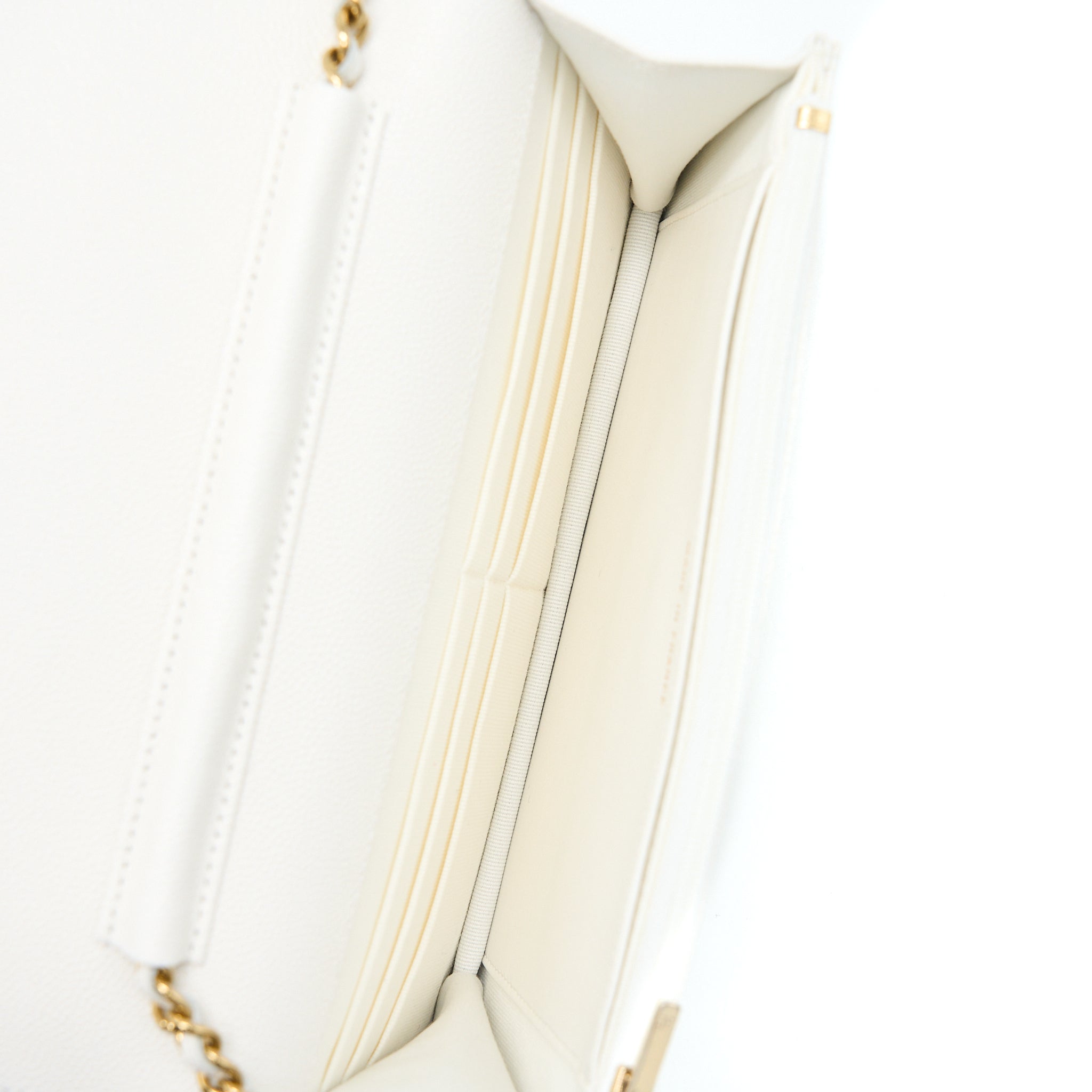 chanel-classic-wallet-on-chain-caviar-white-lghw-microchip-1